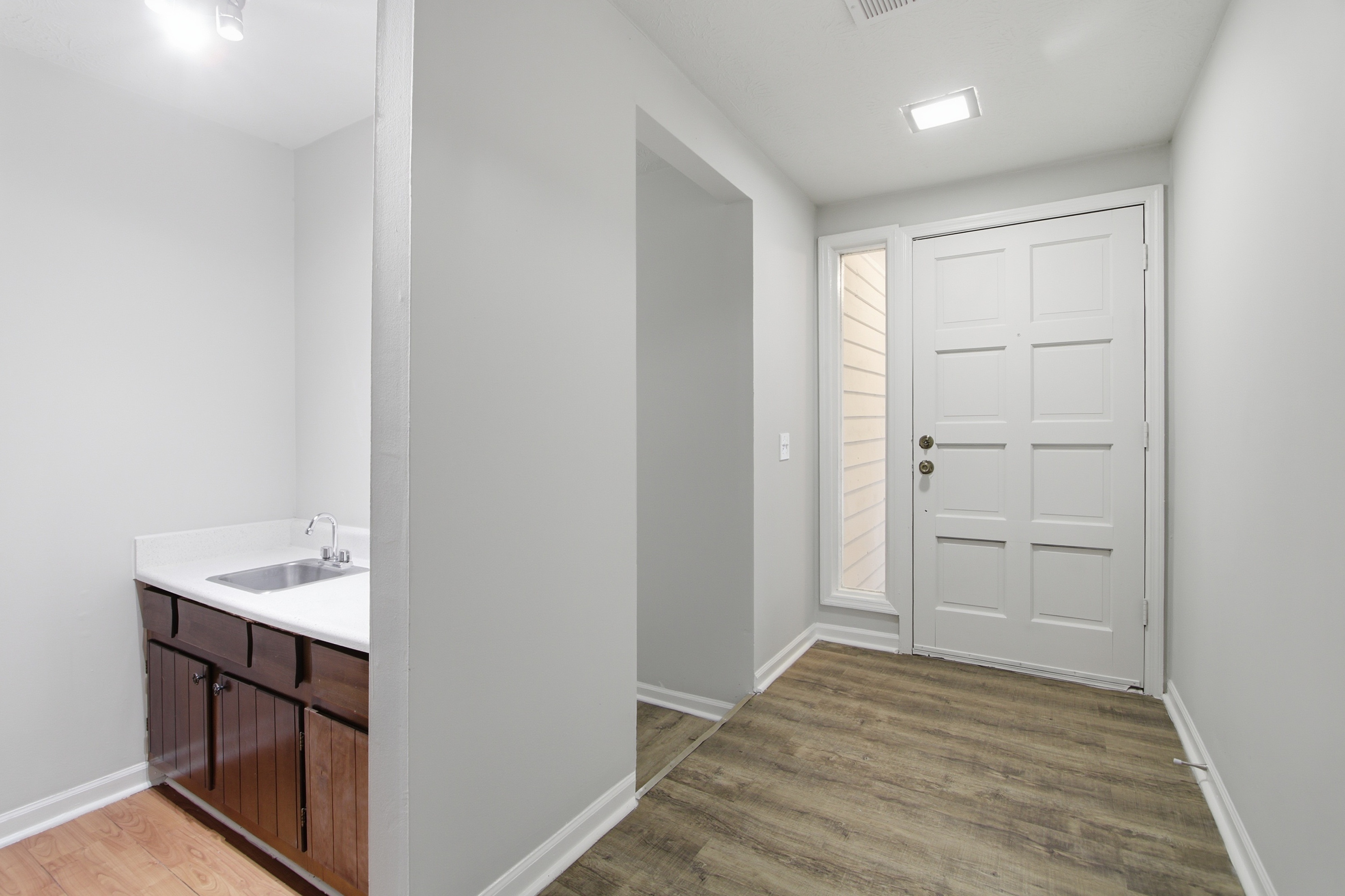 Photo 8 of 31 of 8132 Creekstone Ct, Riverdale, GA