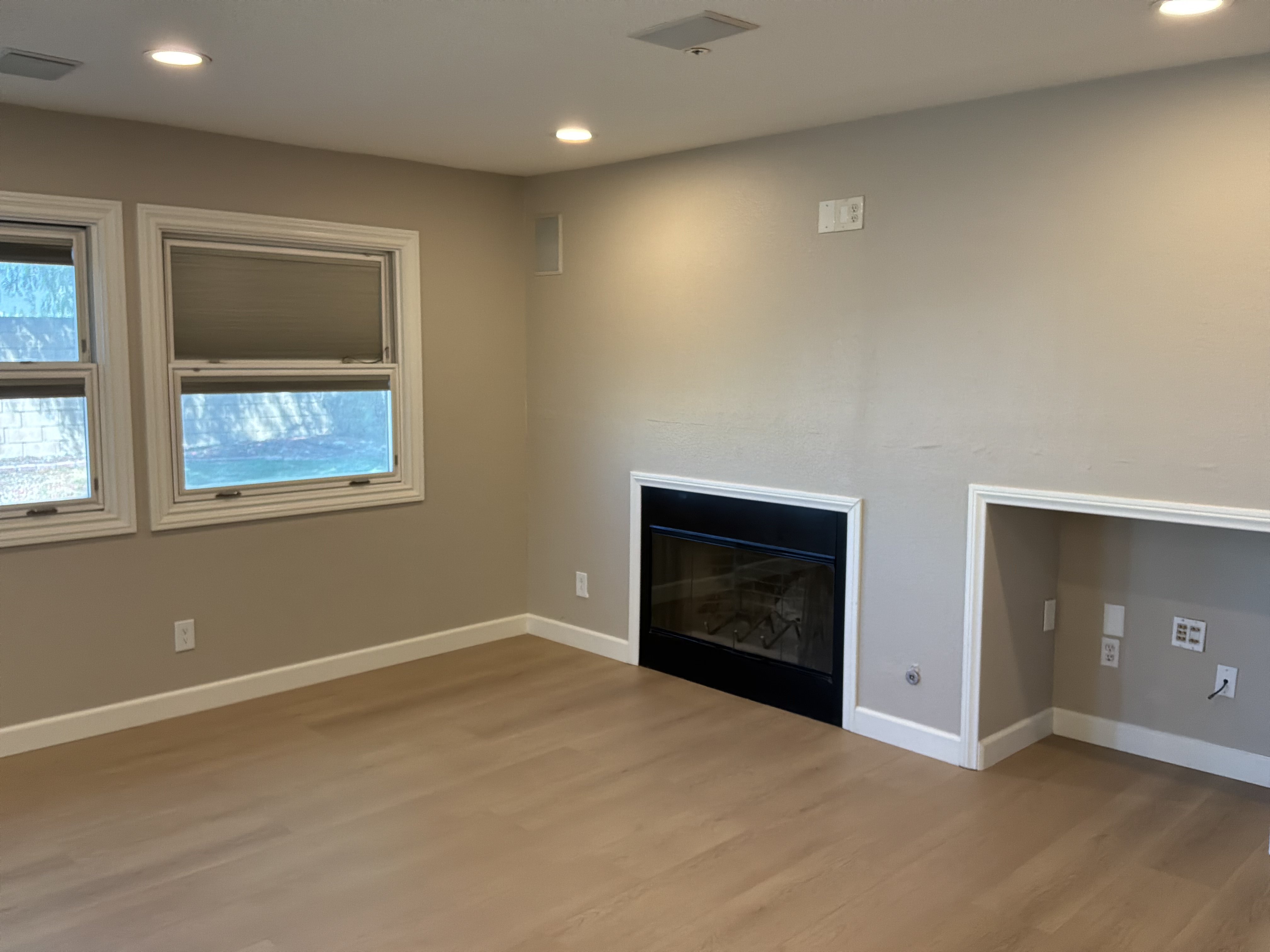 Photo 3 of 33 of 1796 Carpenter St, Rialto, CA