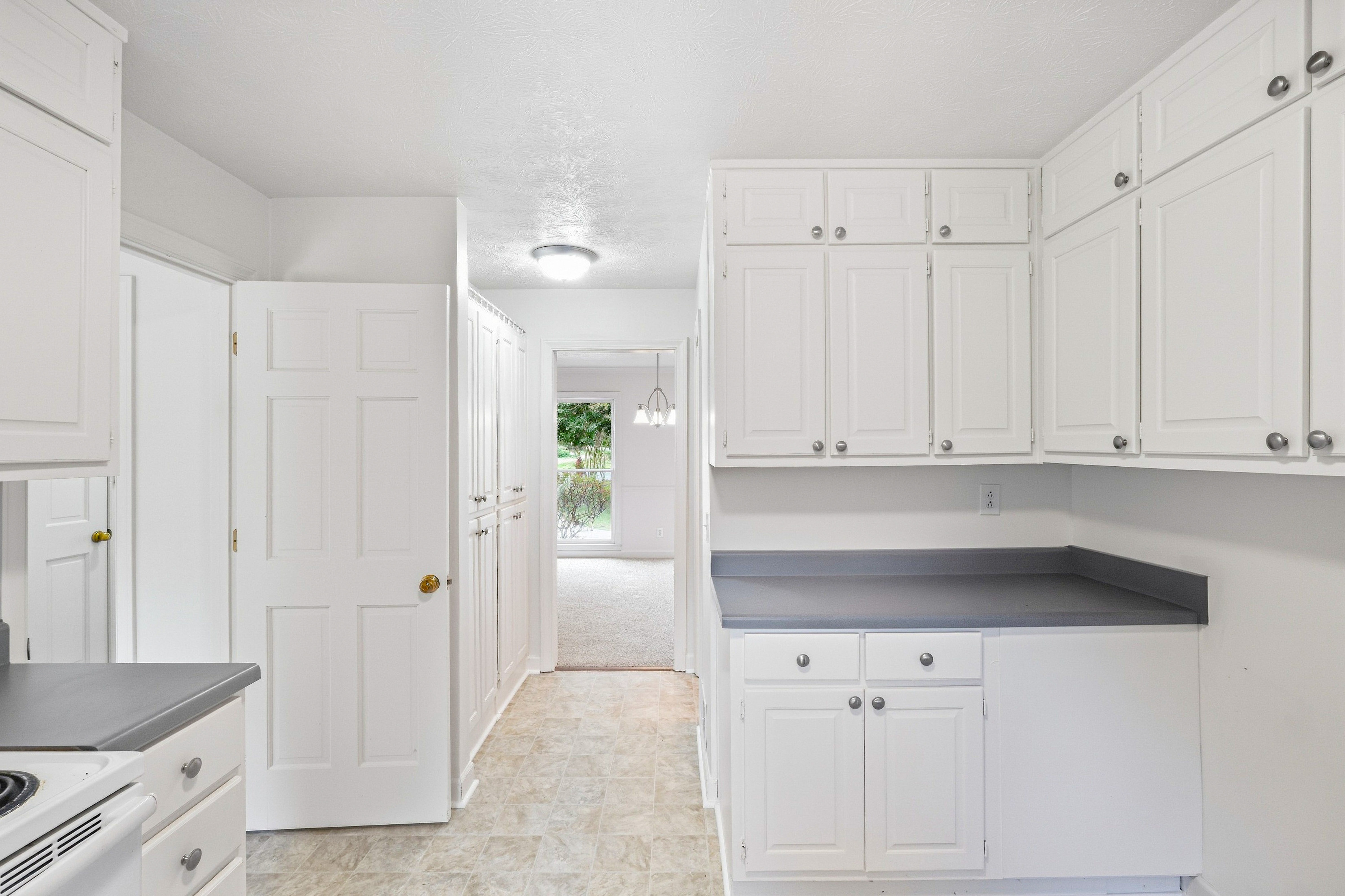 Photo 7 of 50 of 1502 Shoal Creek Dr SW, Conyers, GA