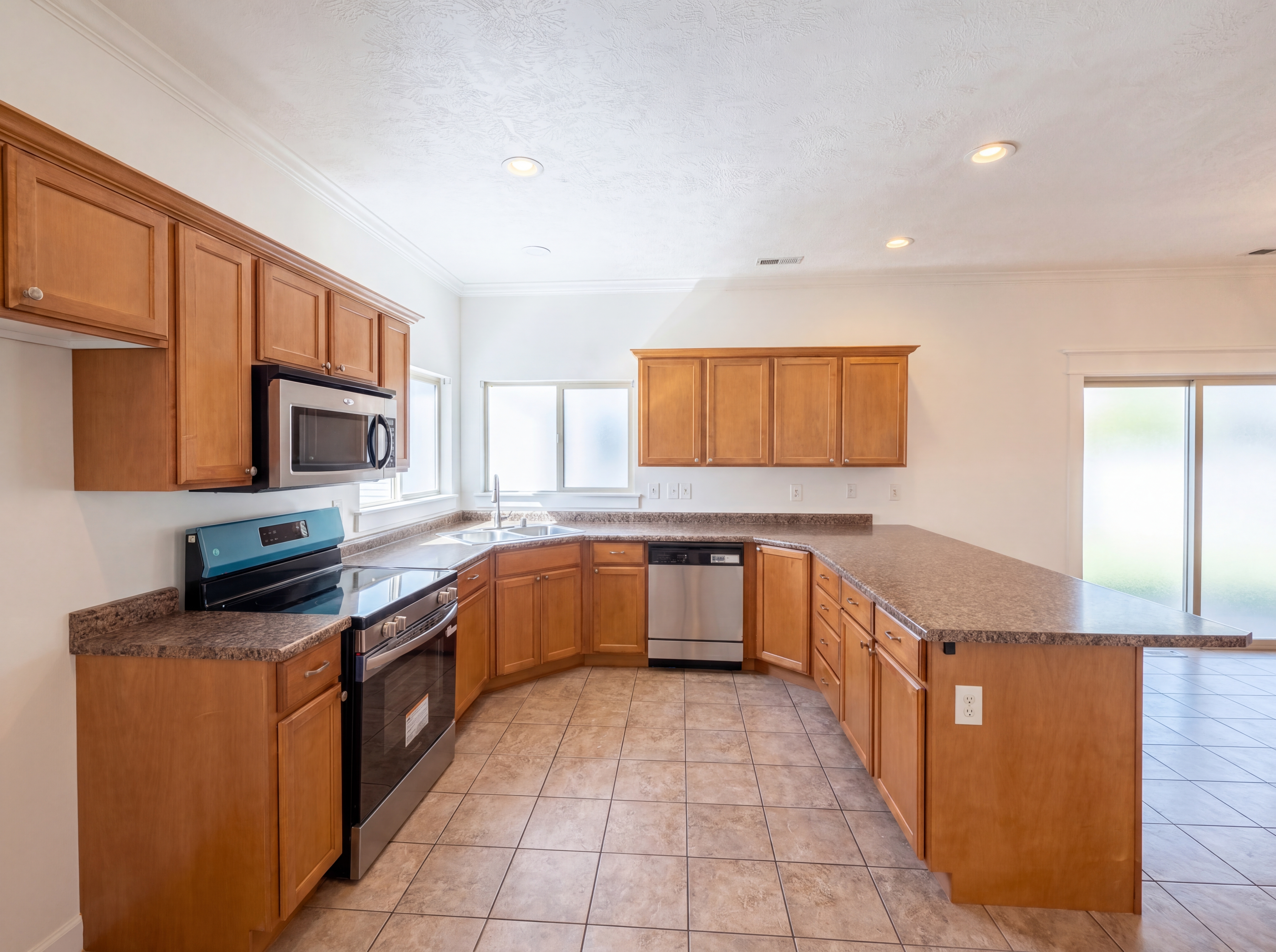 Photo 2 of 24 of 896 W 1625 S, Lehi, UT