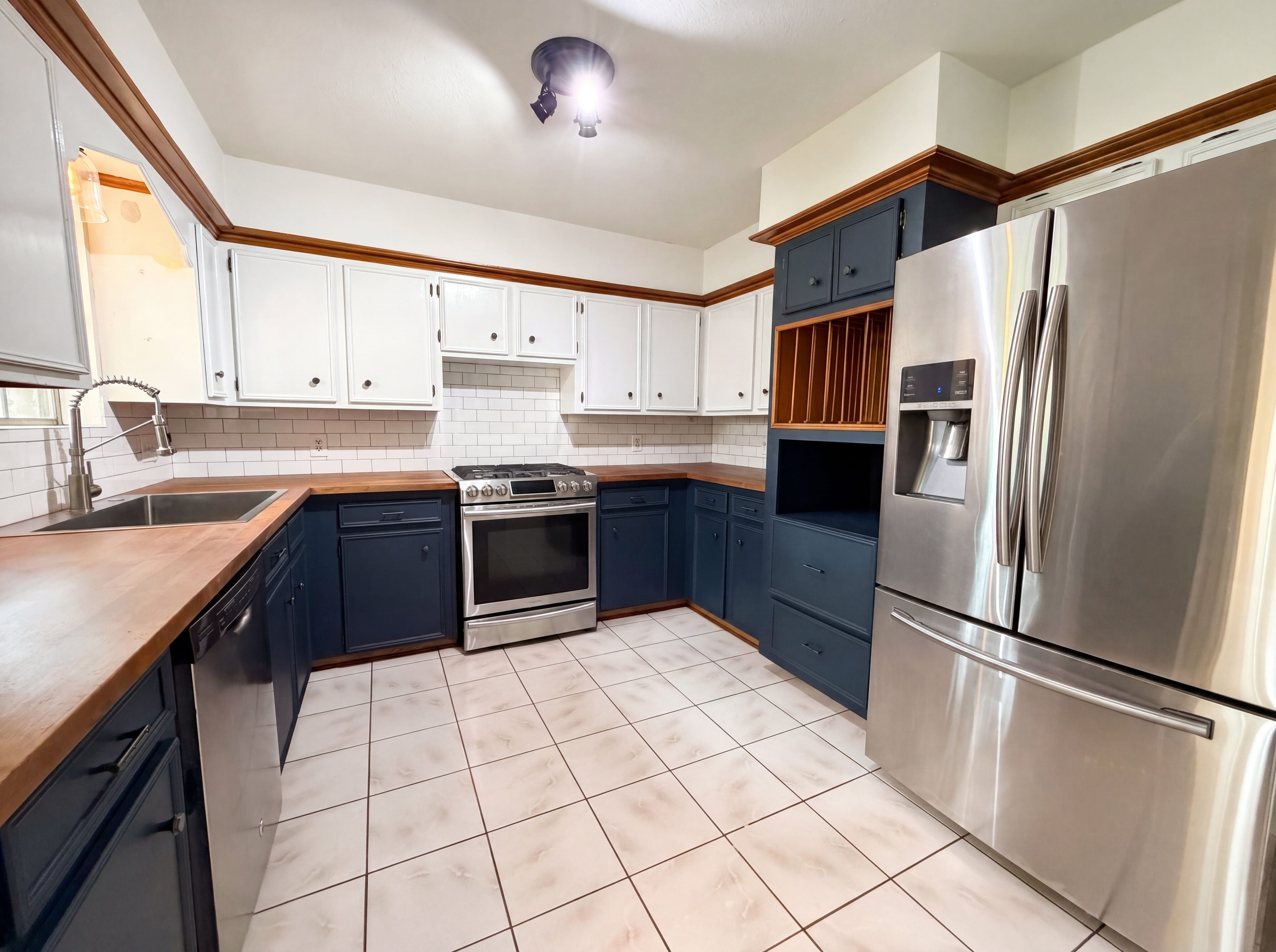 Photo 10 of 23 of 17518 Rustington Dr, Spring, TX