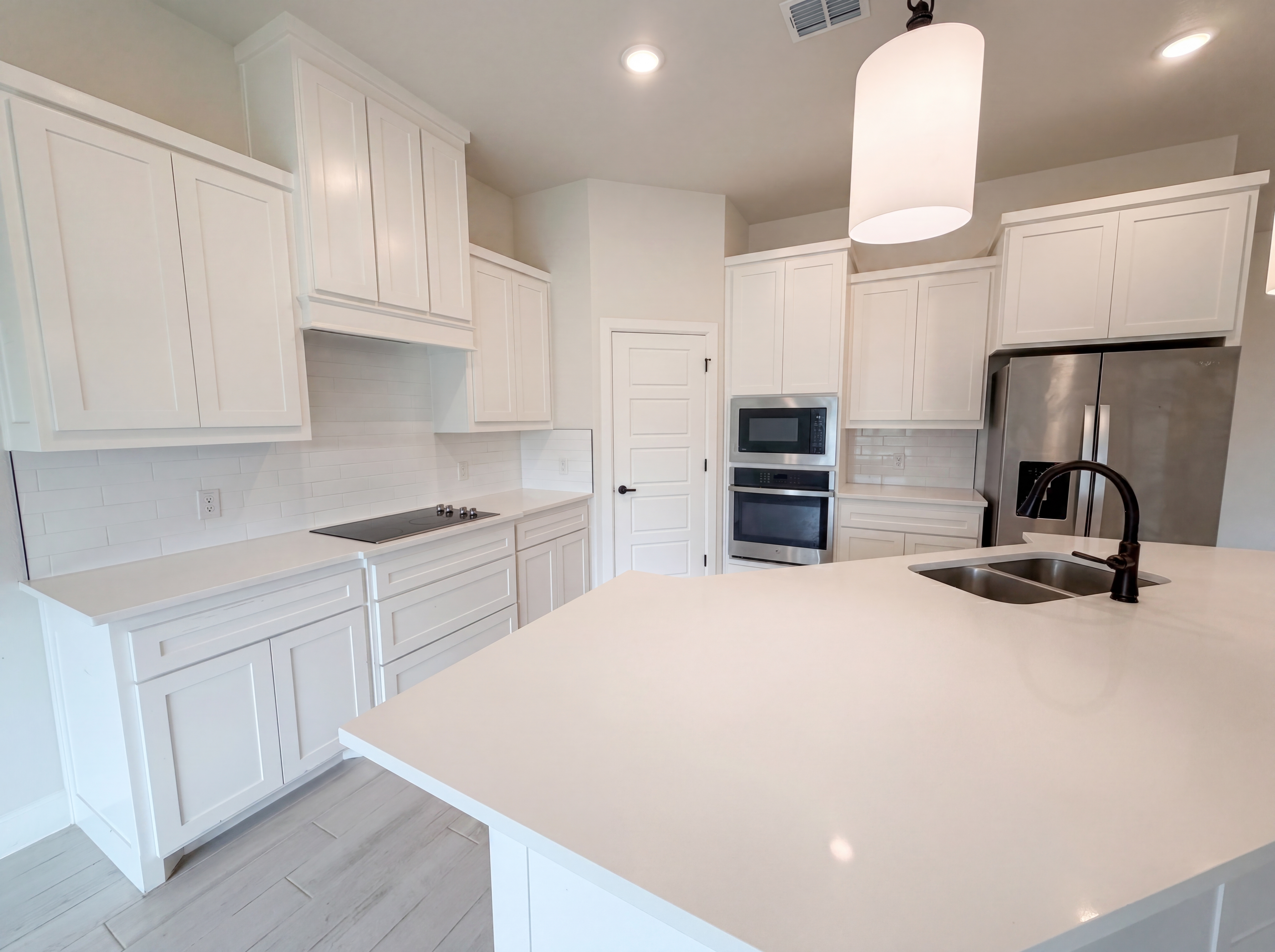 Photo 7 of 19 of 612 Wood Brook Ln, Burleson, TX
