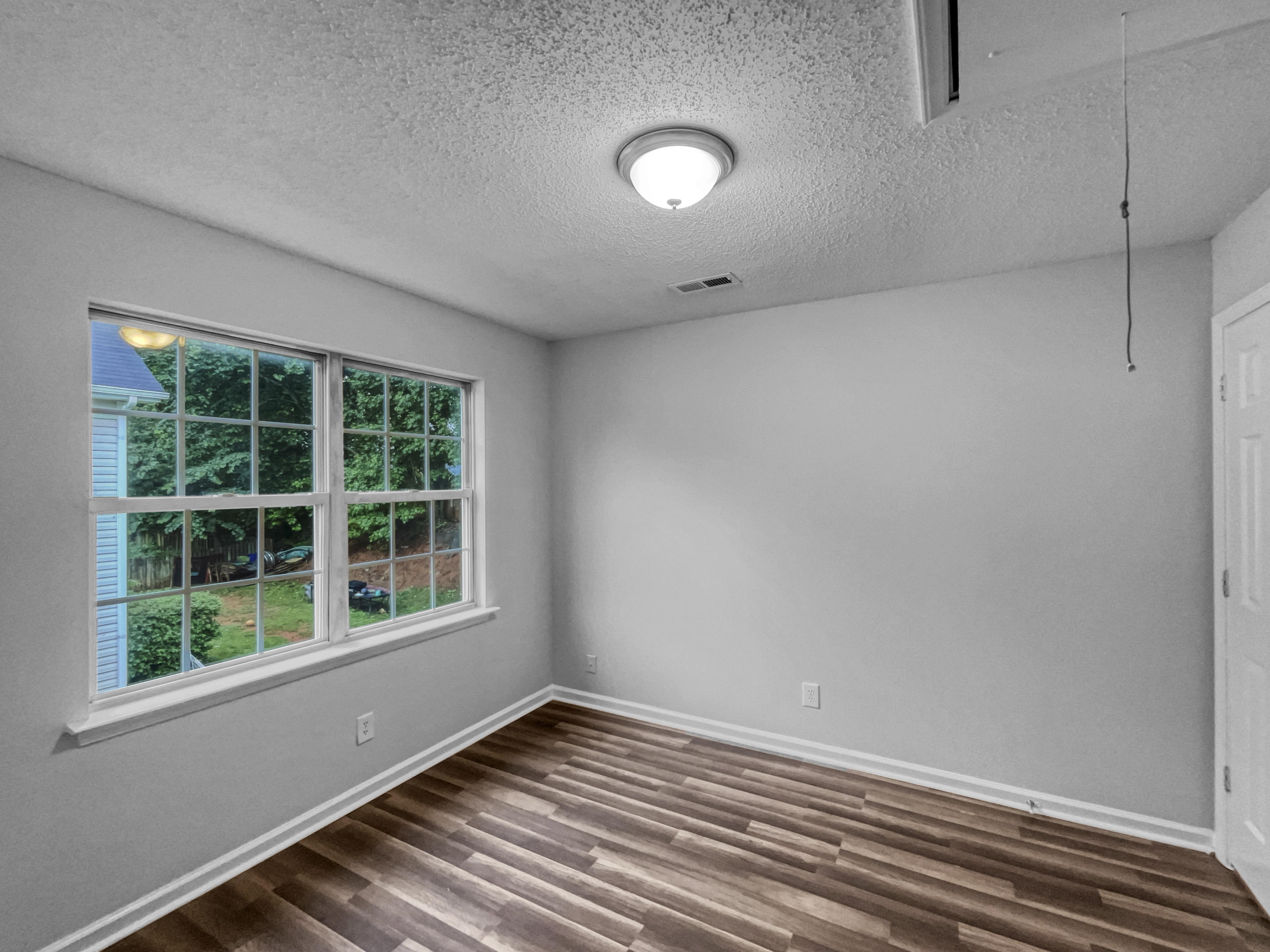 Photo 13 of 23 of 1216 Briarwood Dr, Mebane, NC