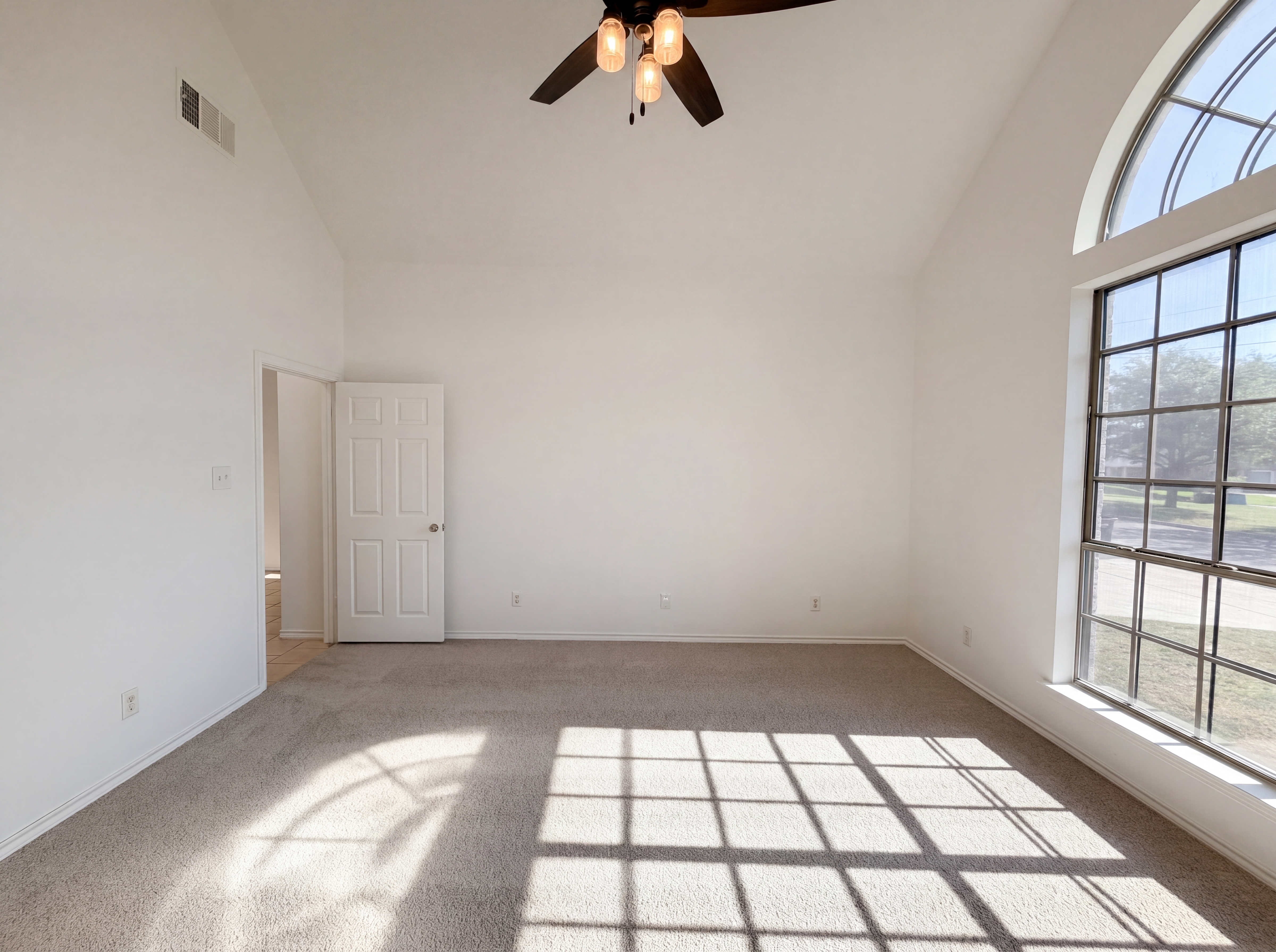 Photo 4 of 20 of 4617 Deal Dr, Fort Worth, TX