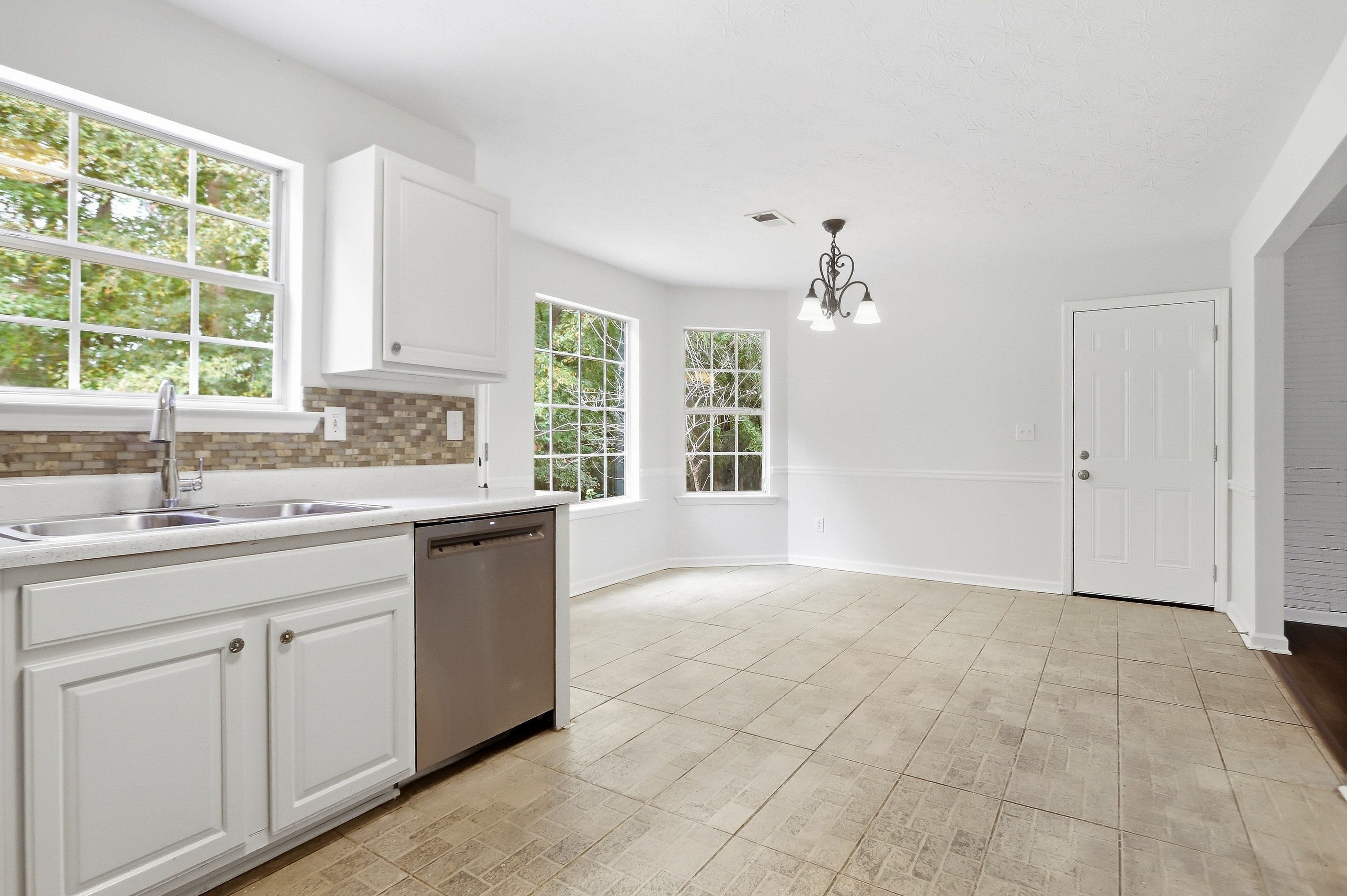 Photo 10 of 37 of 310 Kaden Ct, McDonough, GA