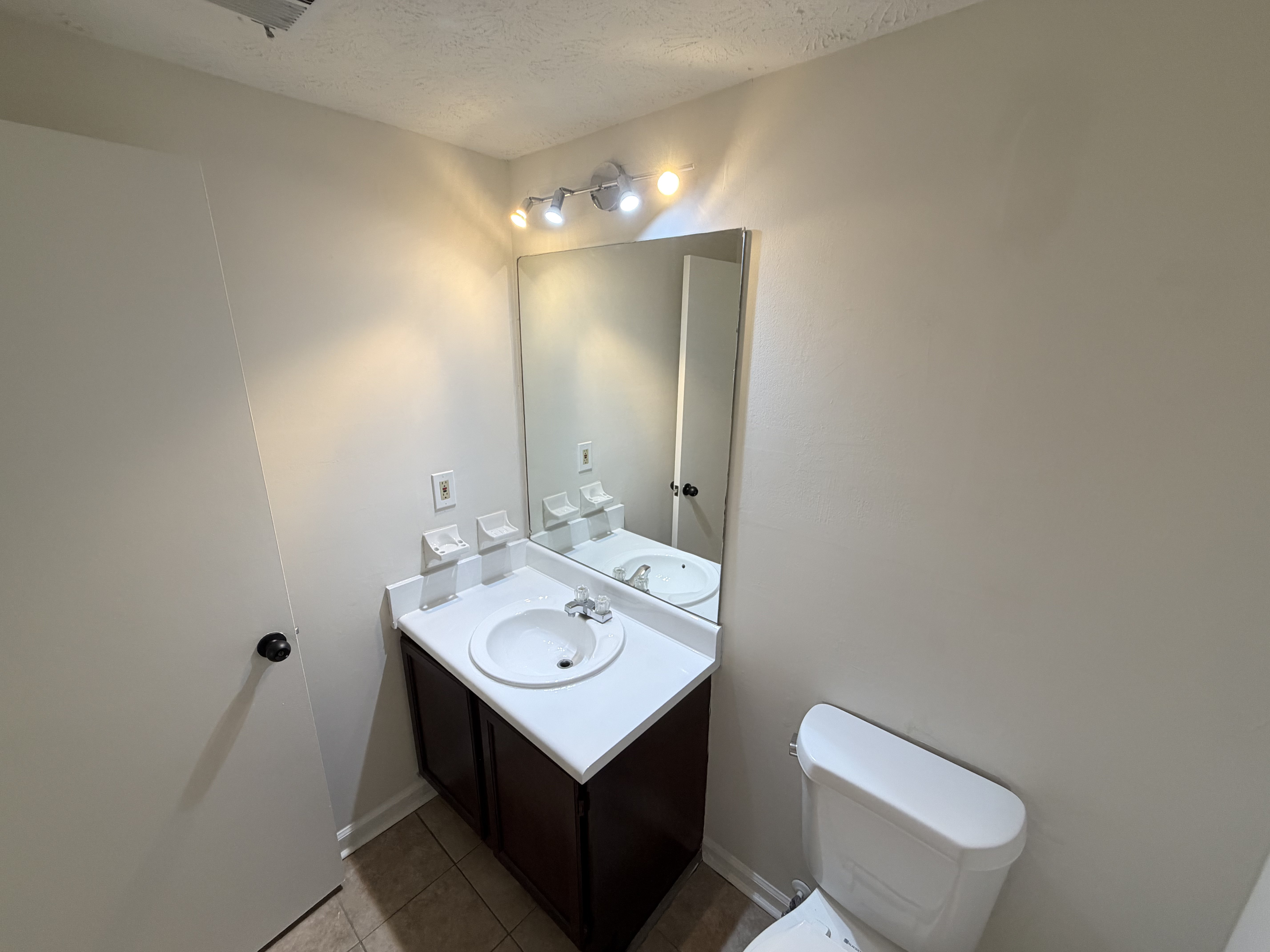 Photo 17 of 31 of 1079 Brittwood Pl, Norcross, GA