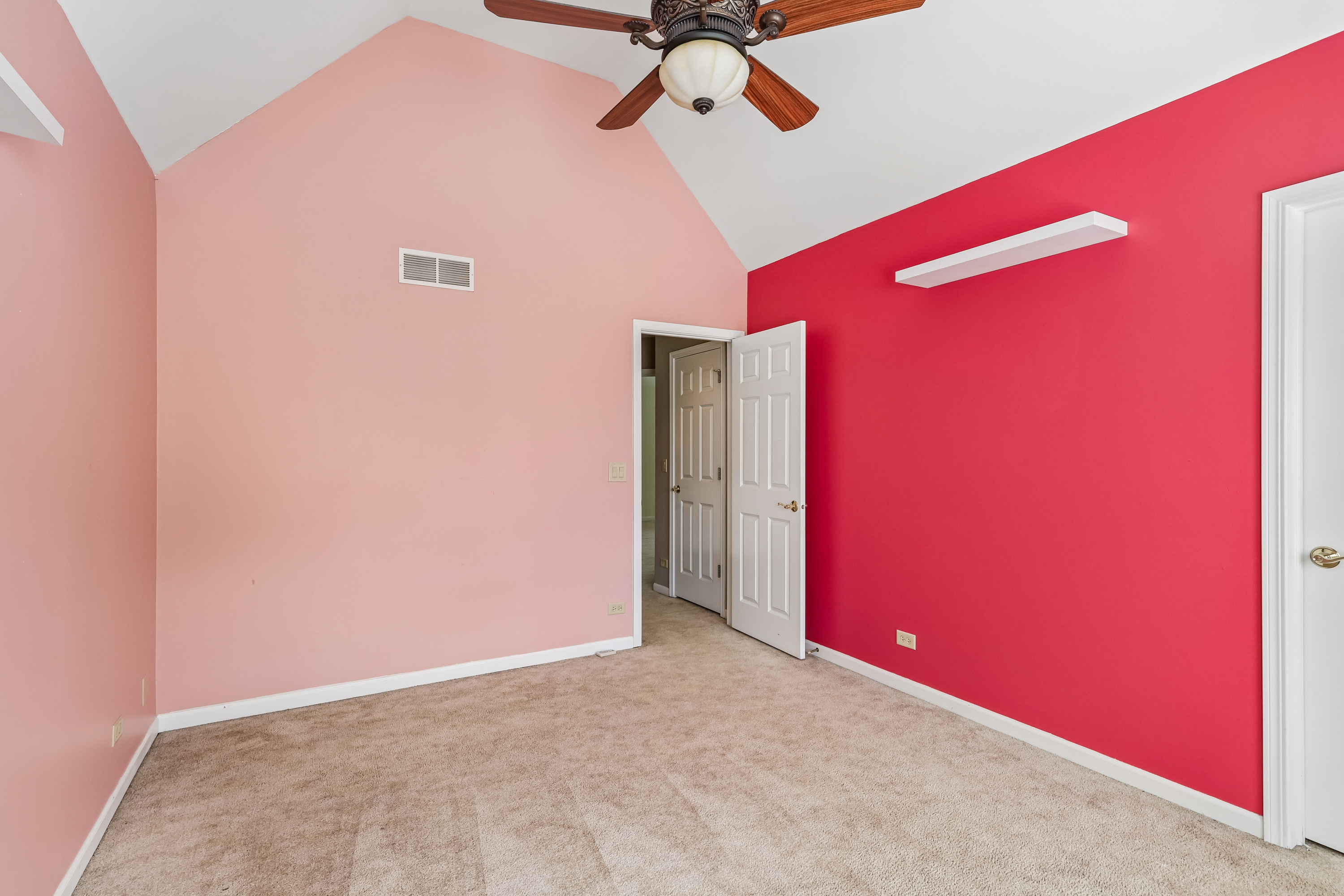 Photo 37 of 41 of 426 Heatherwood Dr, Oswego, IL
