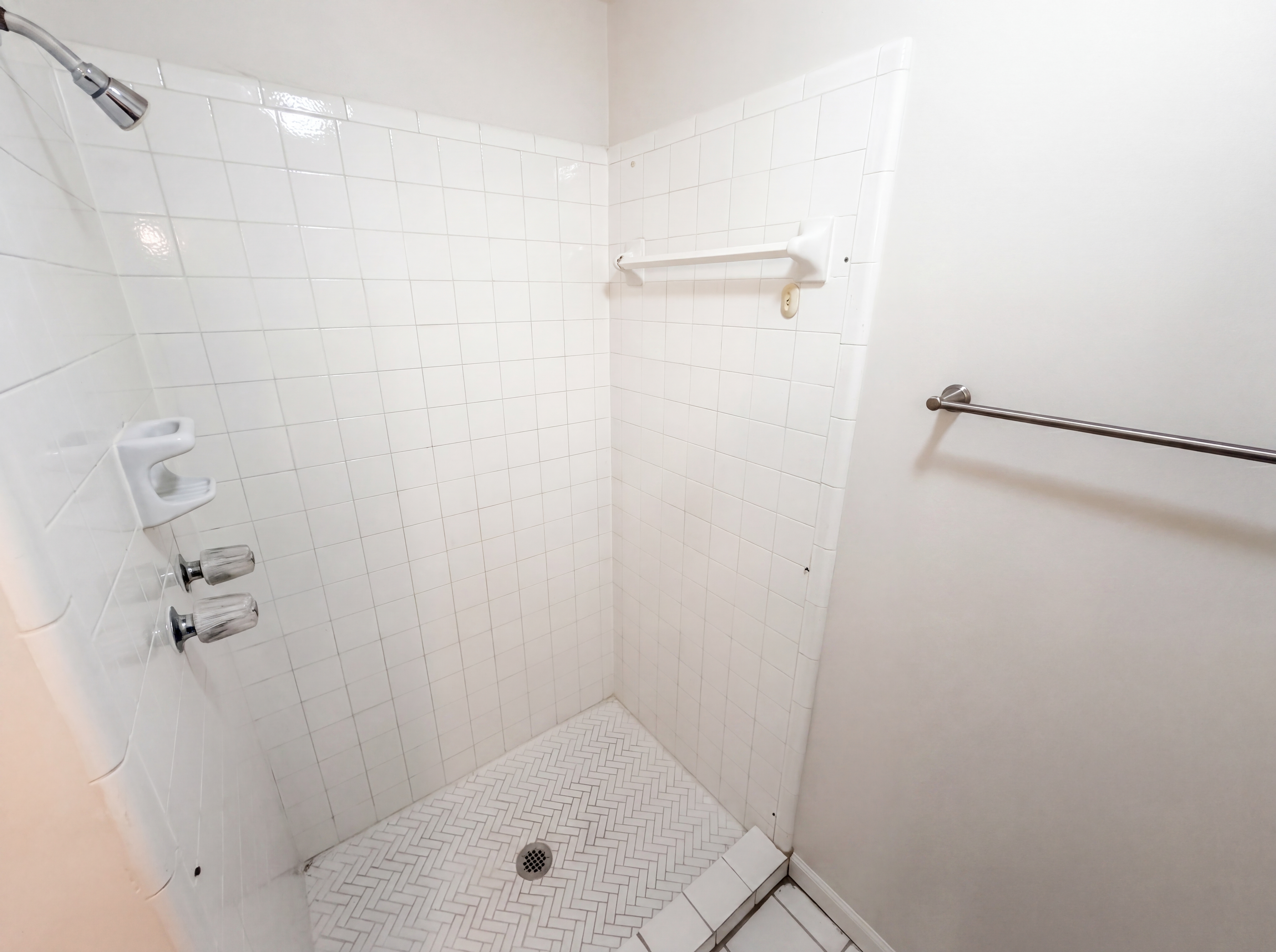 Photo 17 of 34 of 4491 Pineridge Cir, Atlanta, GA