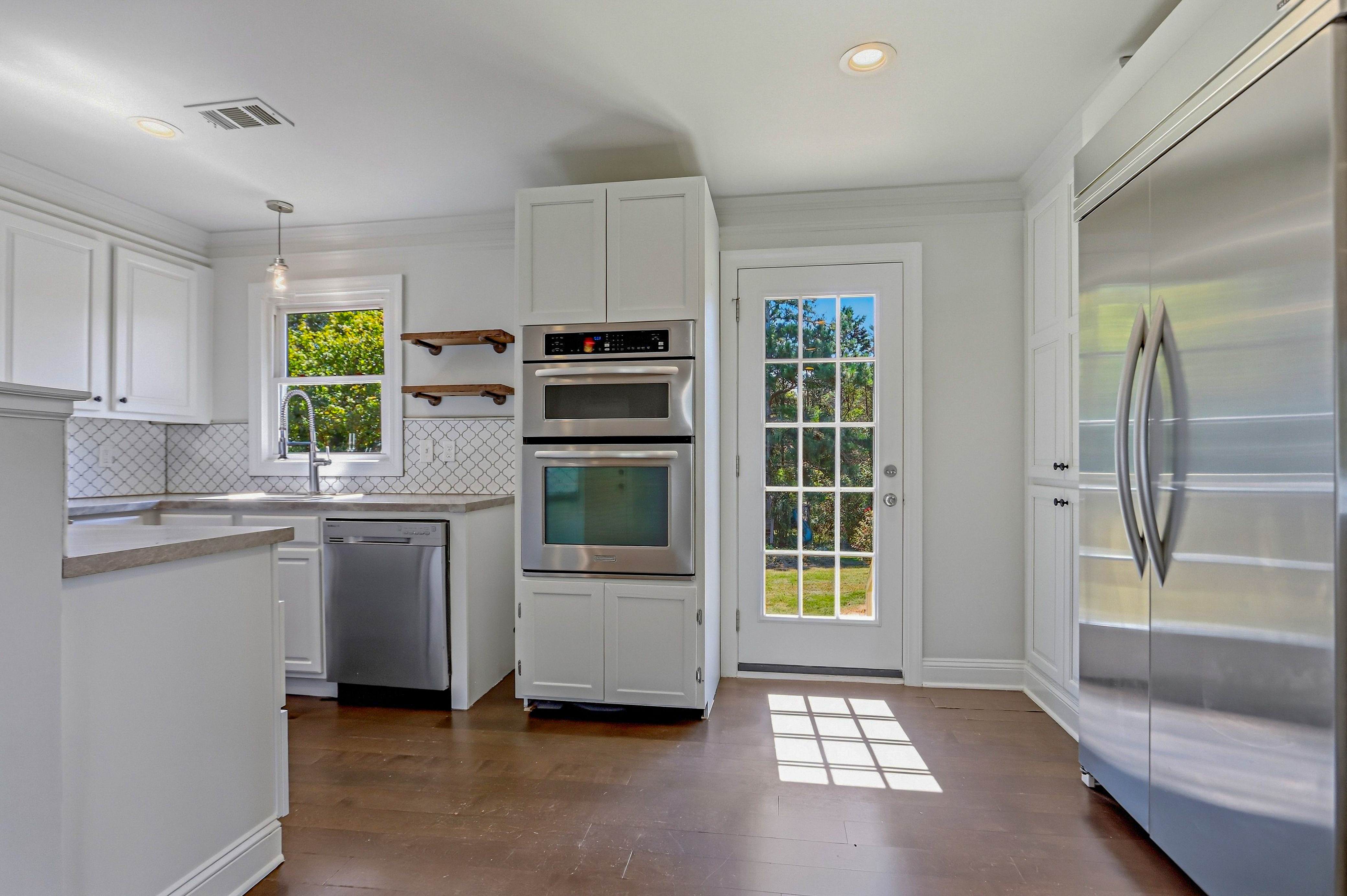Photo 2 of 19 of 3841 Lavilla Dr, Powder Springs, GA
