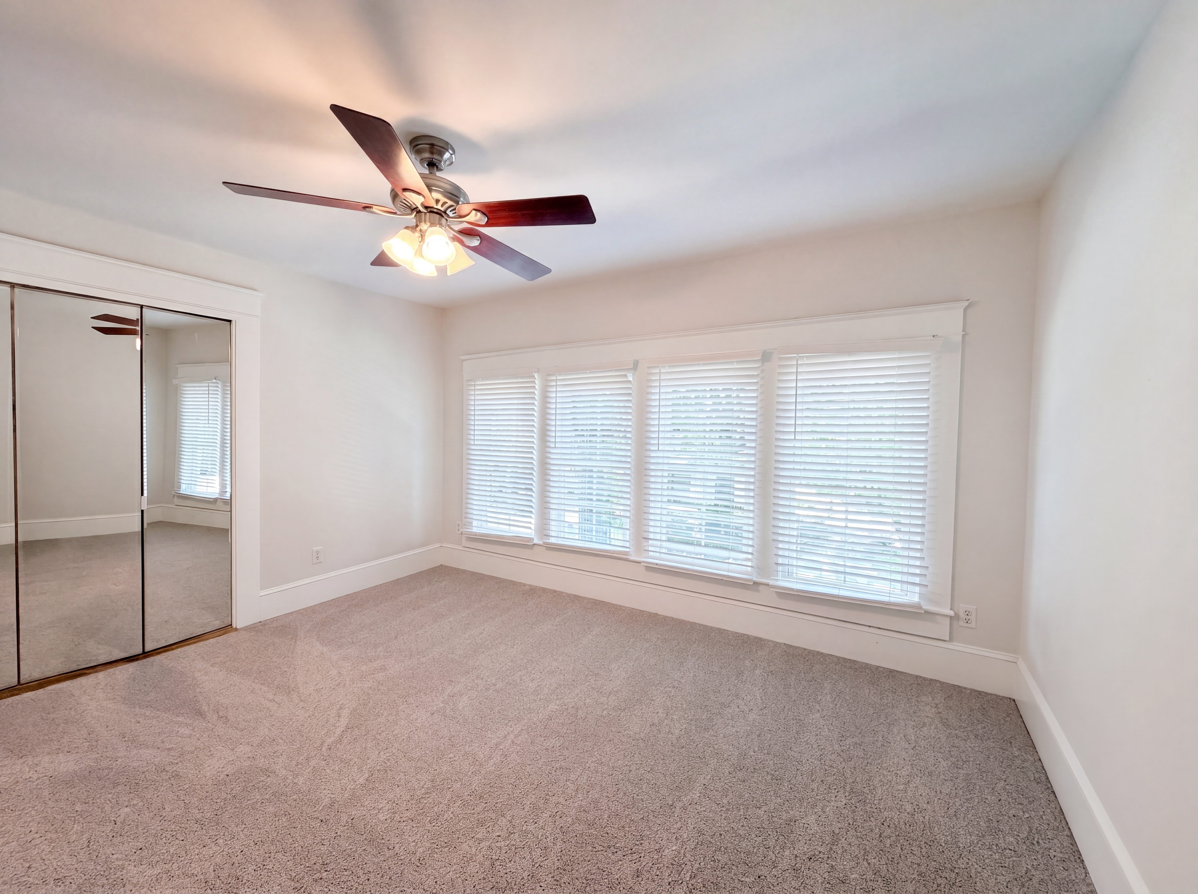 Photo 4 of 19 of 329 W McLelland Ave, Mooresville, NC