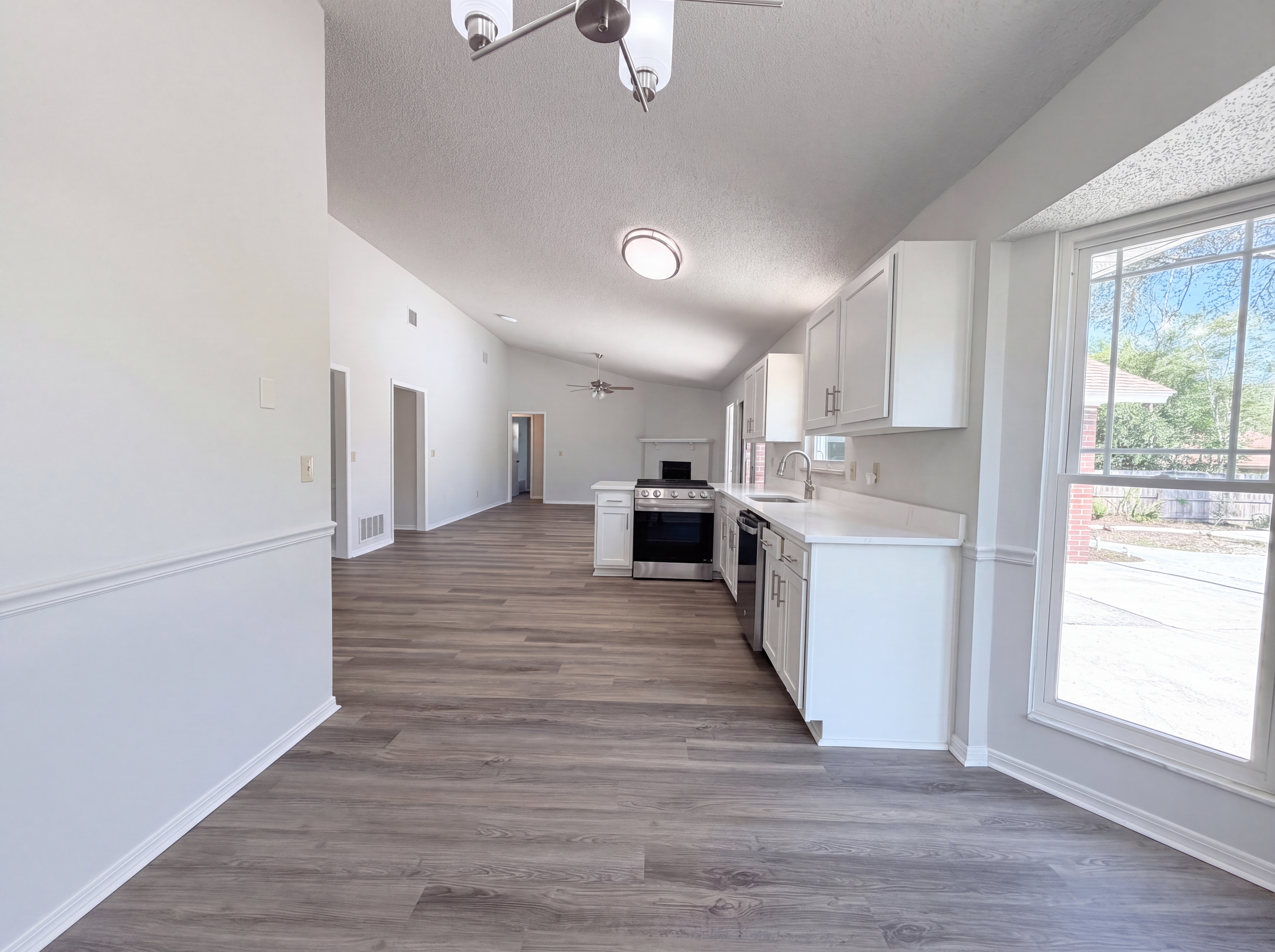 Photo 9 of 18 of 2621 Sandlewood Cir, Orange Park, FL