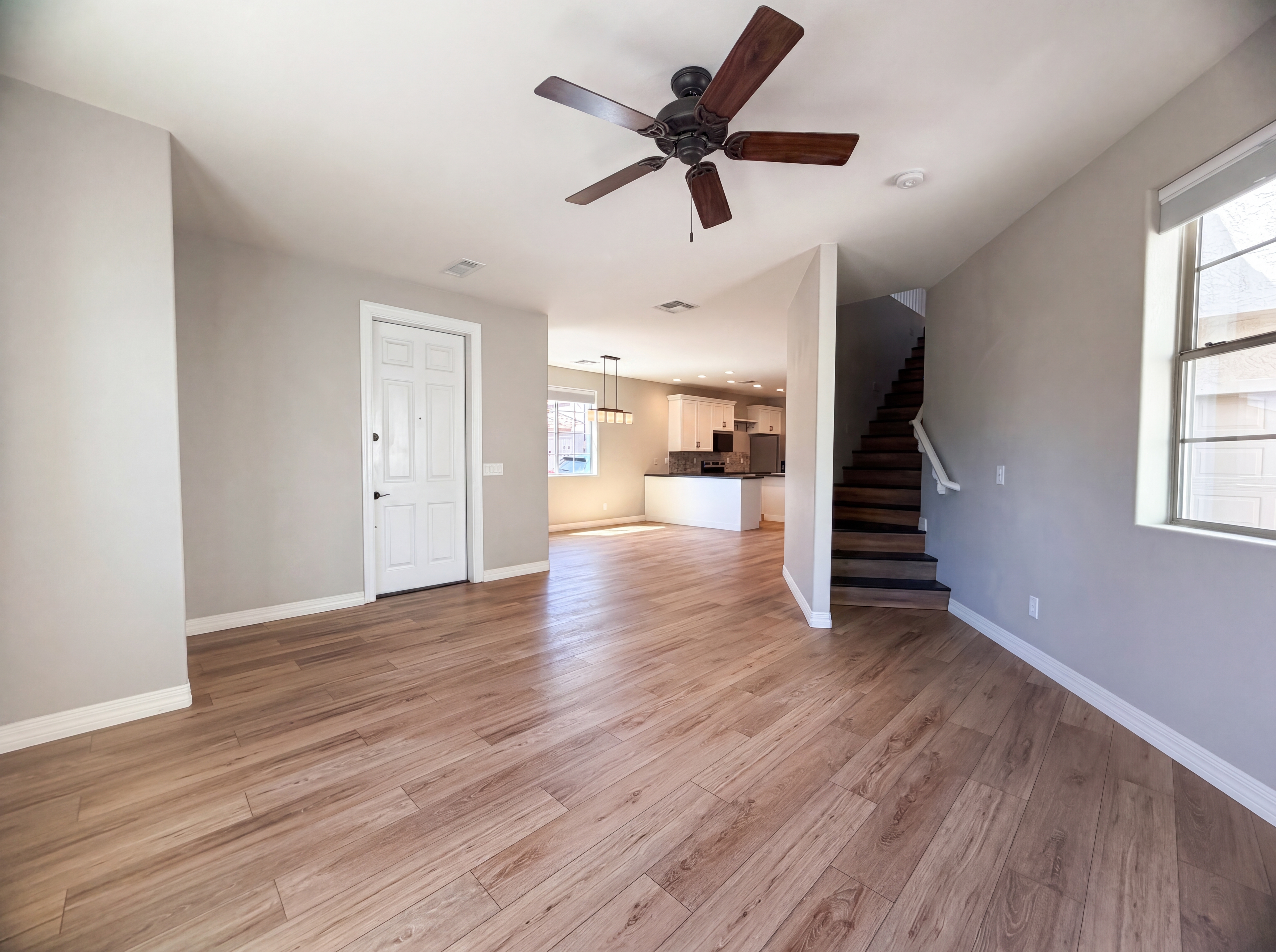 Photo 3 of 18 of 1729 S Desert View Pl, Apache Junction, AZ