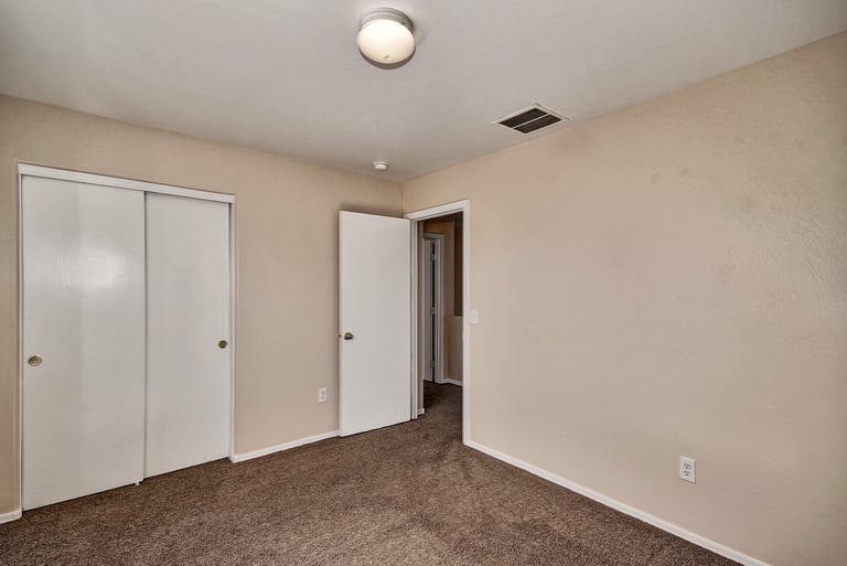 Photo 20 of 24 - 4233 W Irwin Ave, Phoenix, AZ 85041