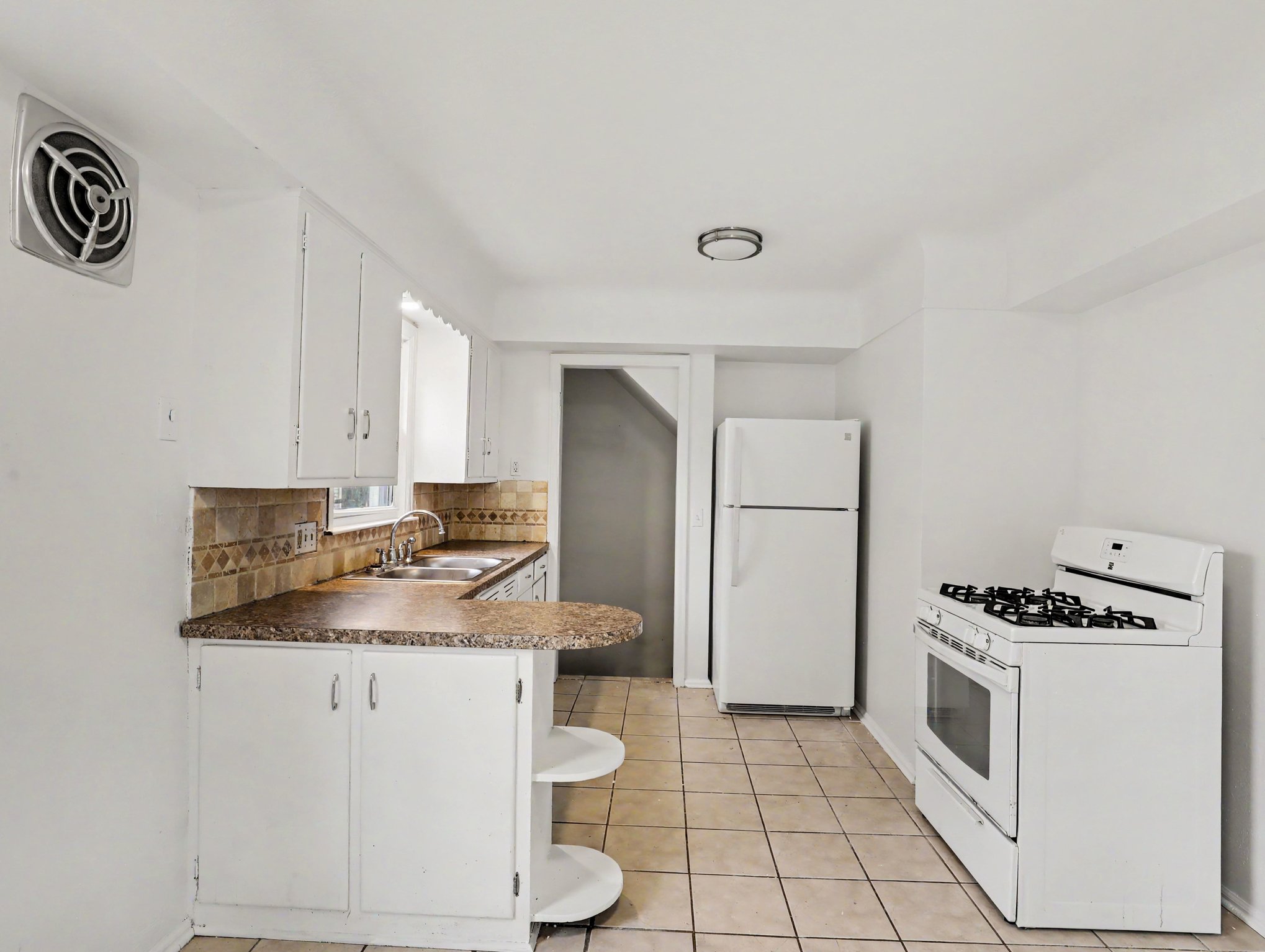 Photo 2 of 21 of 3439 Rushland Ave, Toledo, OH