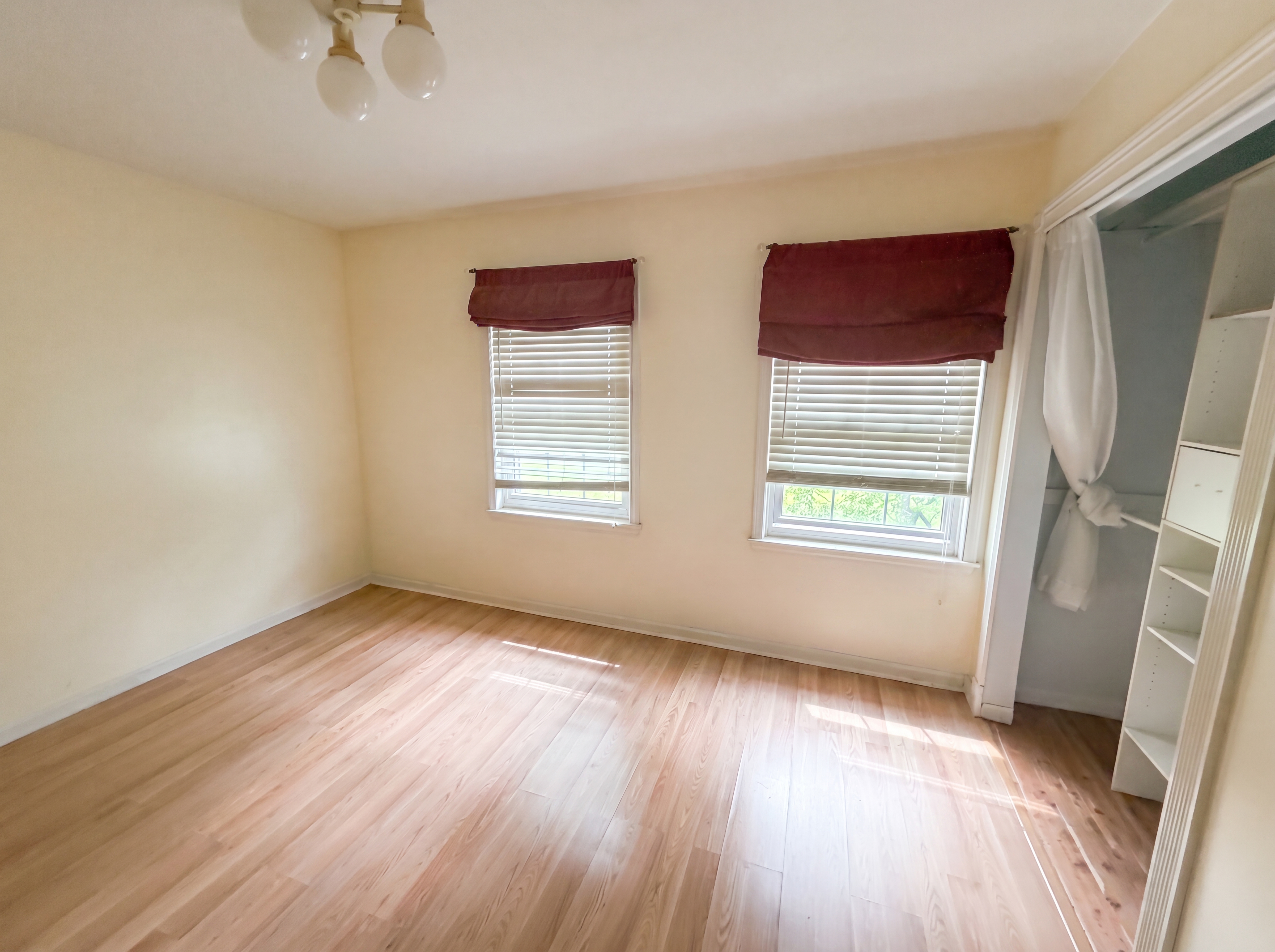Photo 4 of 19 of 6536 Mountview Ct, Brighton, MI