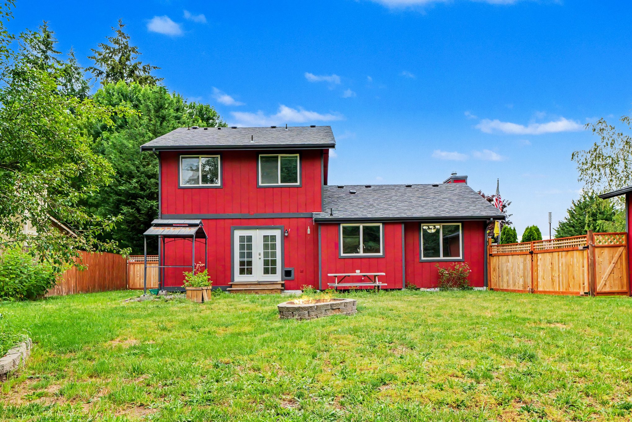 Photo 5 of 22 of 35620 92nd Avenue Ct S, McKenna, WA