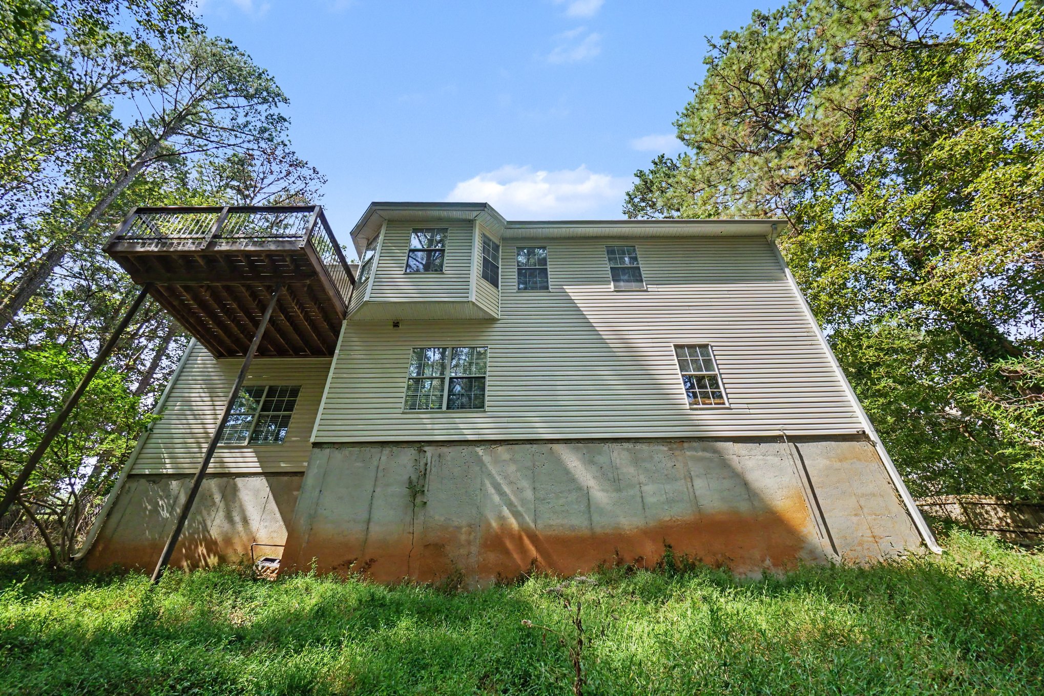 Photo 5 of 18 of 402 Eileen Cir, Canton, GA