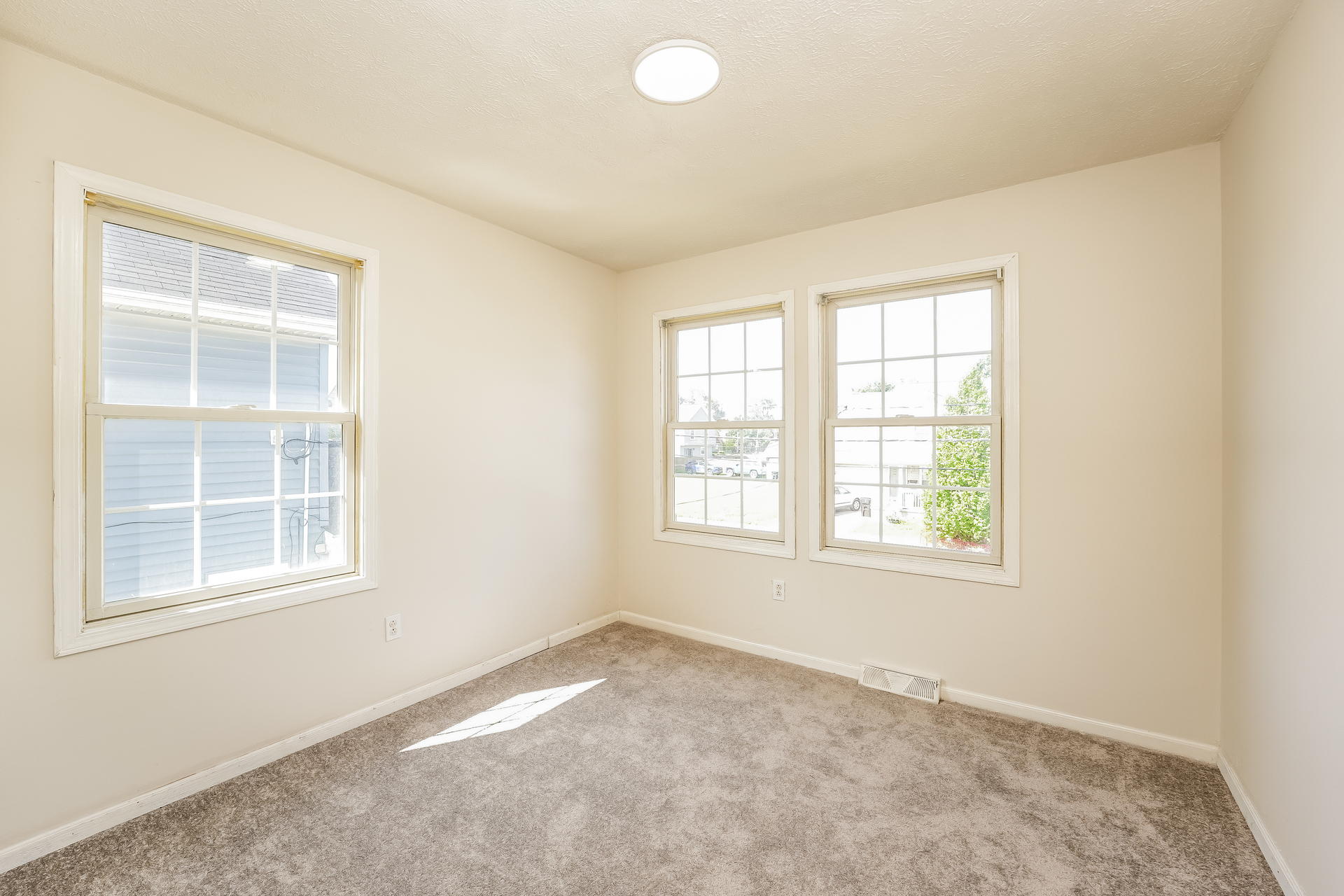 Photo 13 of 21 of 2437 E 64th St, Cleveland, OH