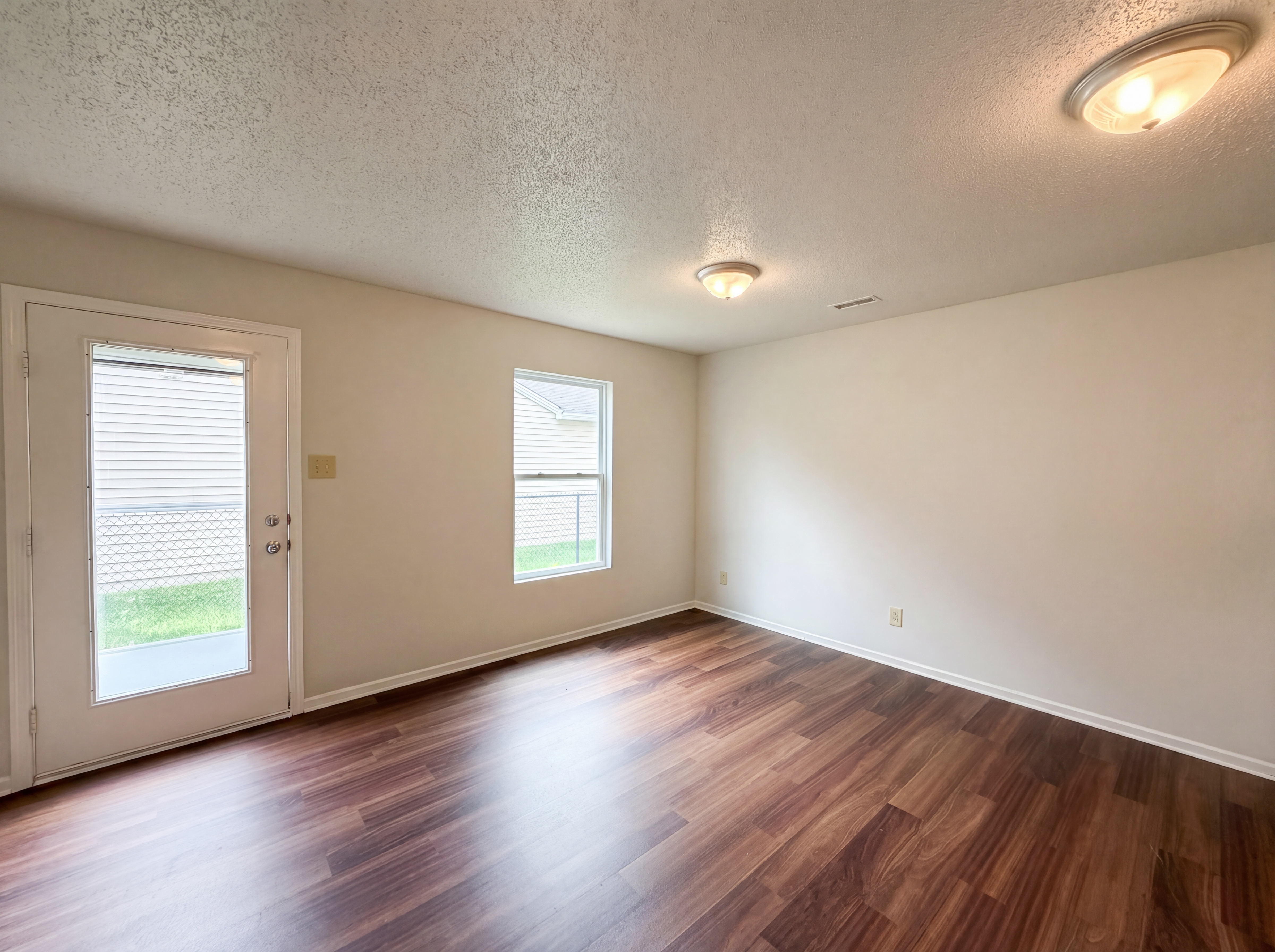 Photo 7 of 17 of 925 Harbon Dr, Franklin, IN