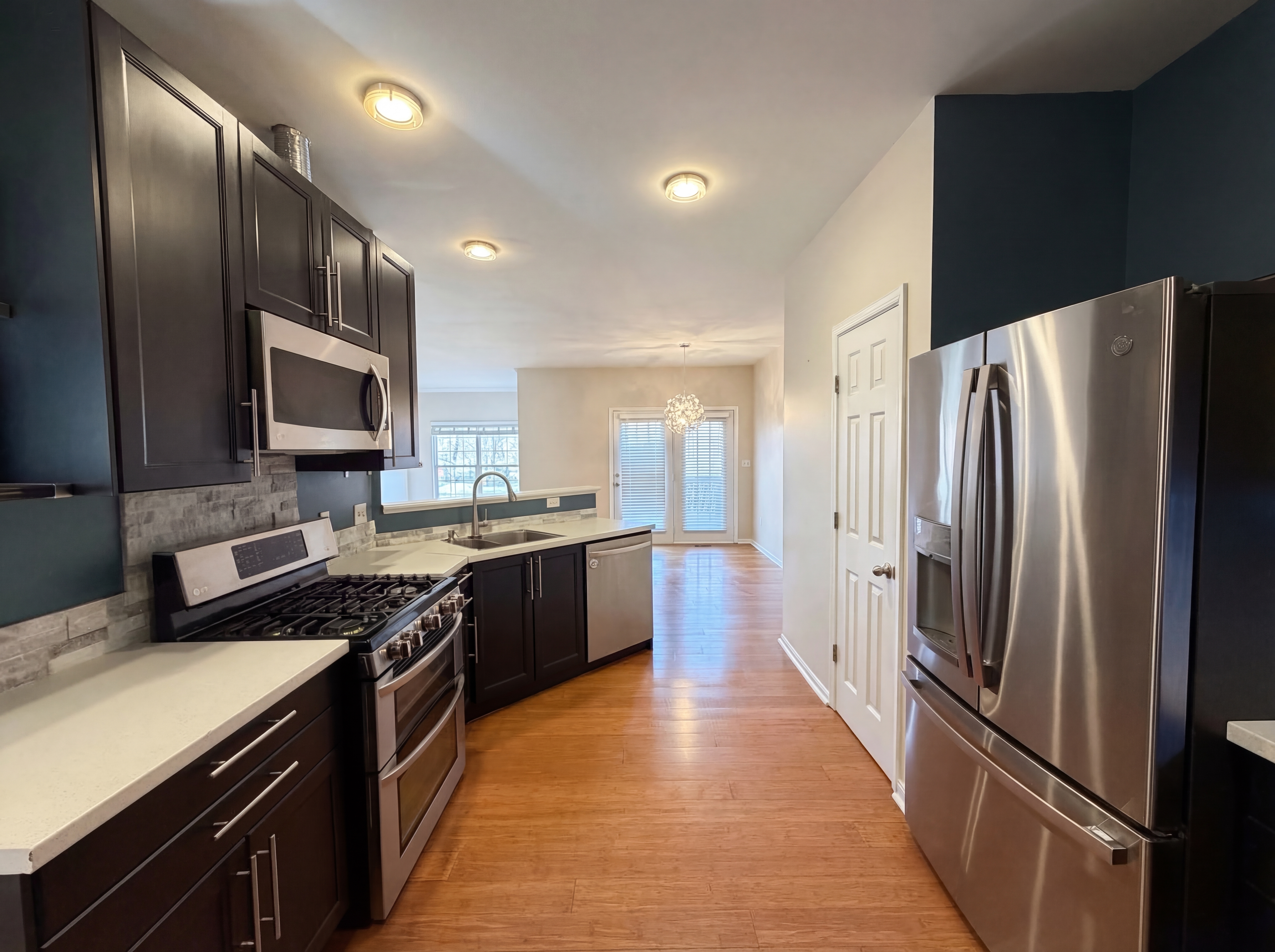 Photo 2 of 28 of 18560 Sierra Springs Sq, Leesburg, VA