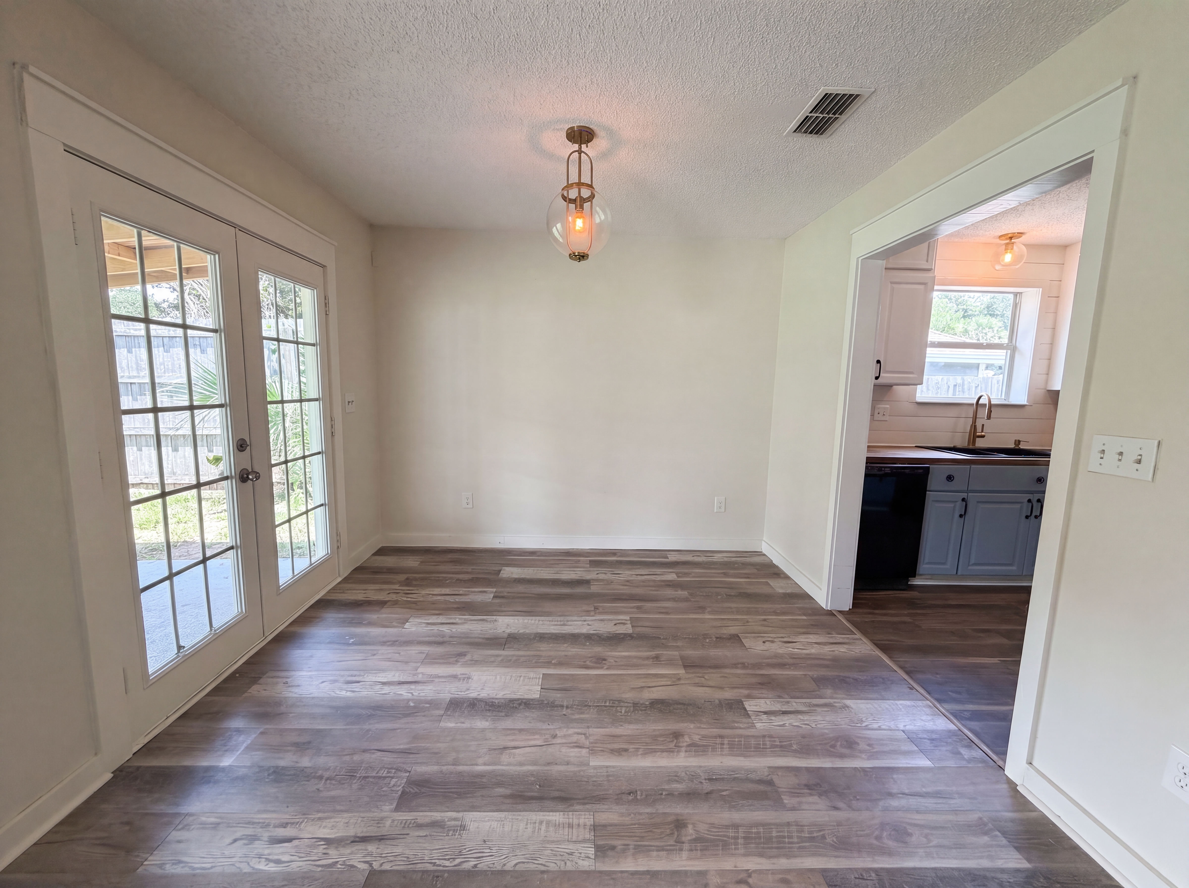 Photo 7 of 16 of 7957 Jacques Dr, Jacksonville, FL