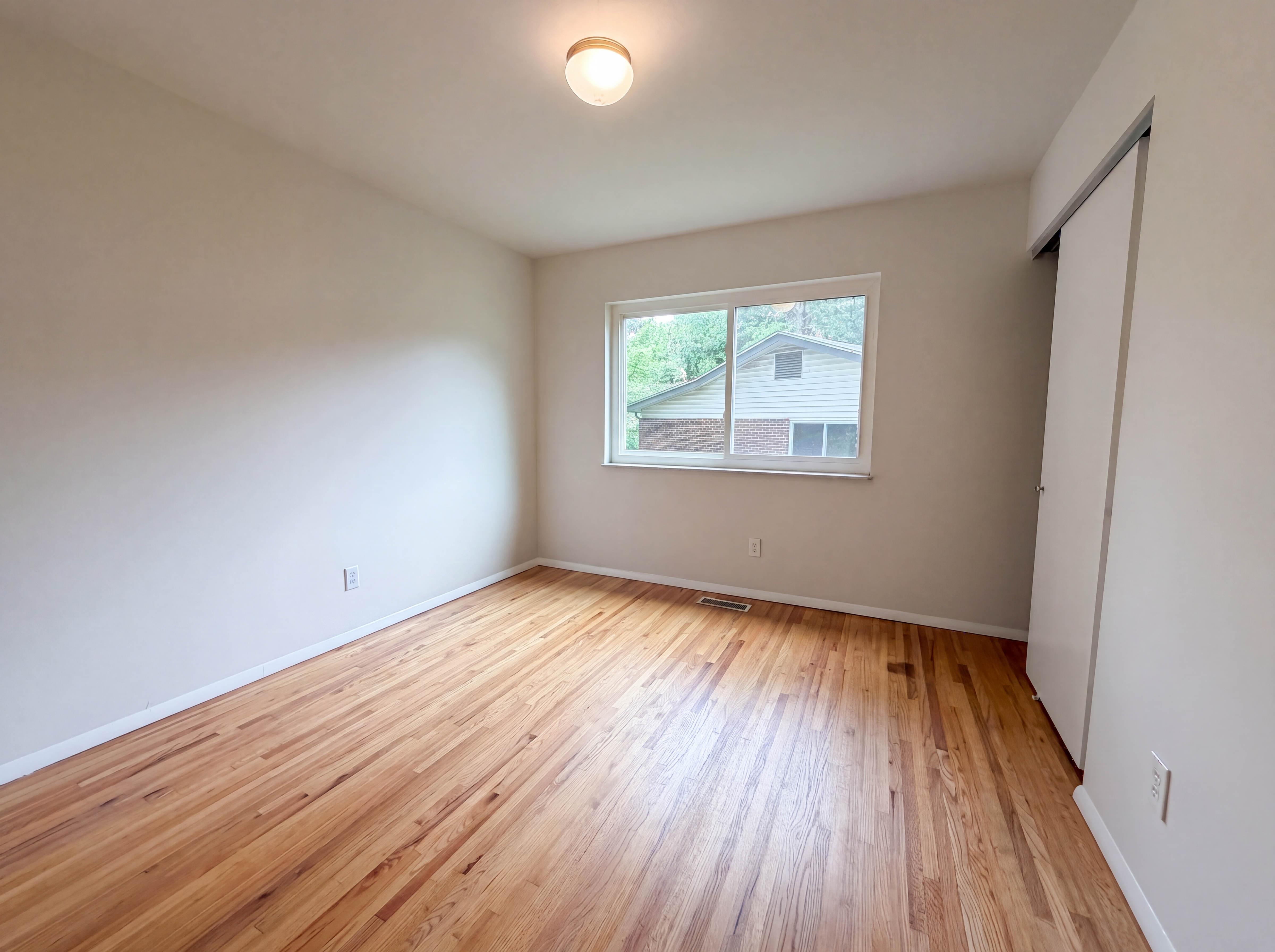 Photo 8 of 25 of 207 Renaldo Dr, Chesterfield, MO