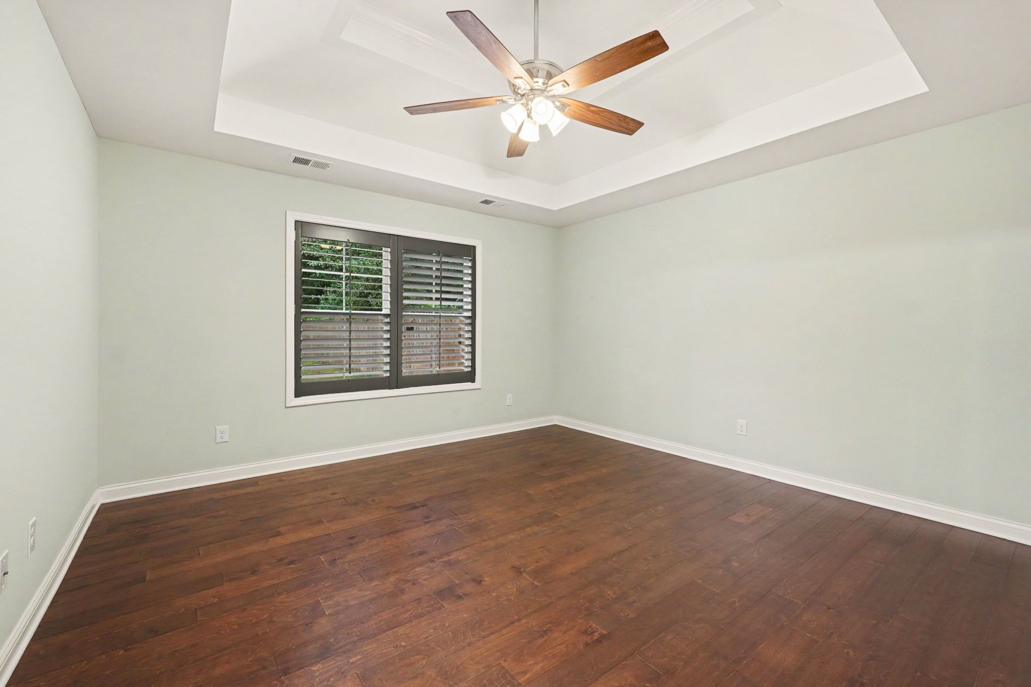 Photo 4 of 16 of 623 Washburn Ave, Louisville, KY