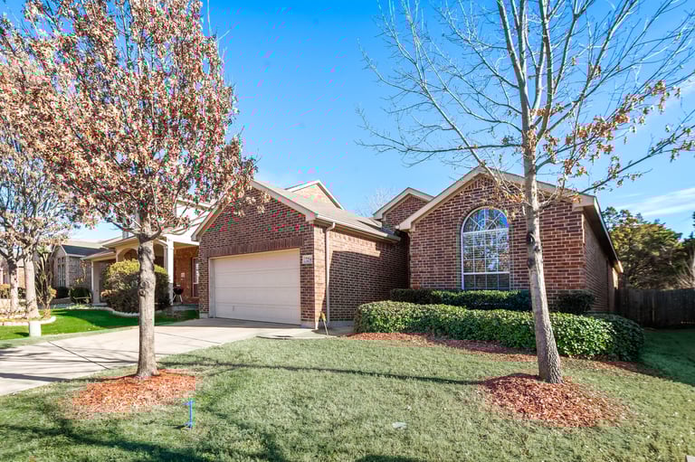 Photo 4 of 28 - 7254 Summit Parc Dr, Dallas, TX 75249