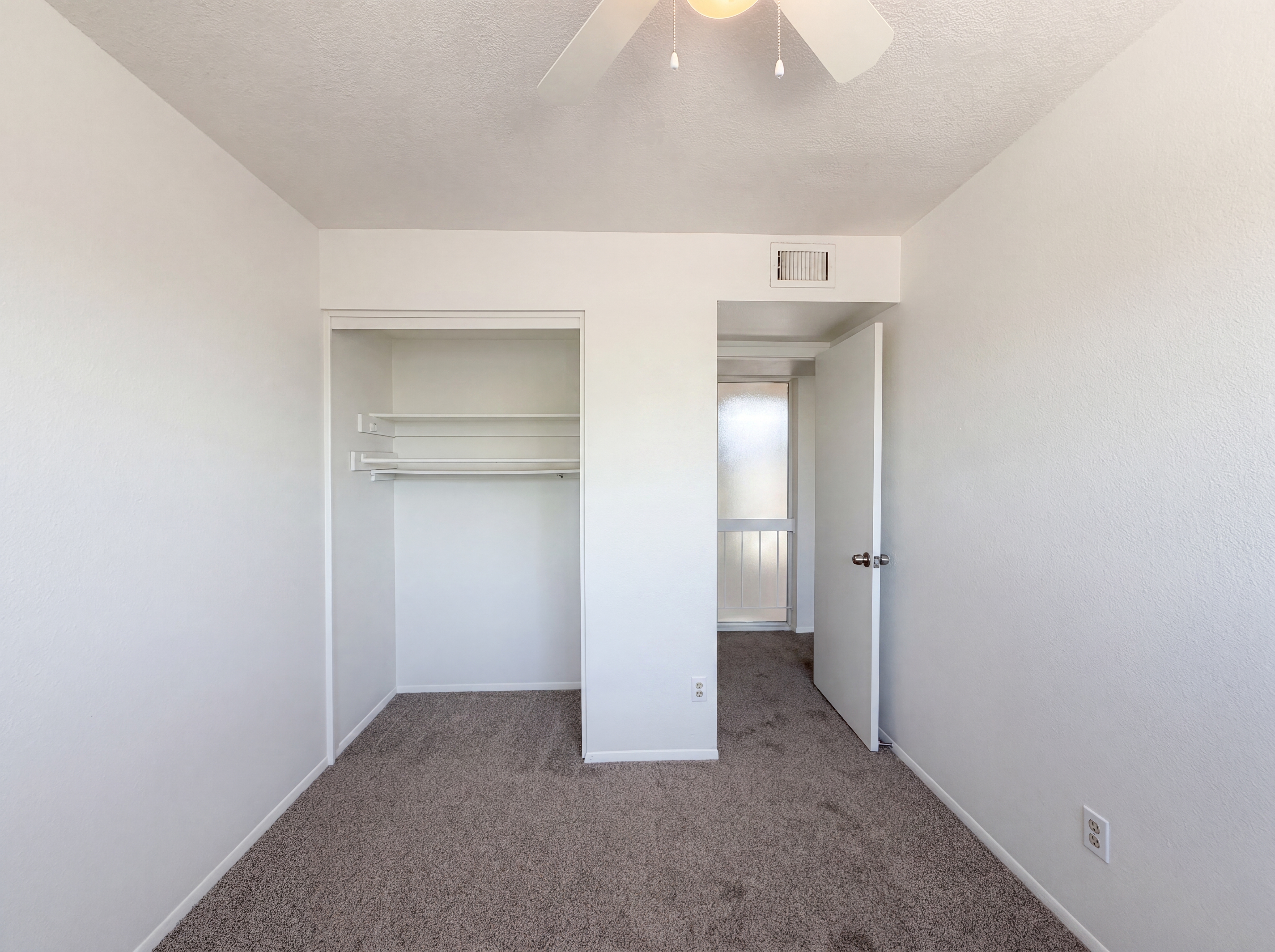 Photo 14 of 26 of 4260 E Vineyard Rd, Phoenix, AZ