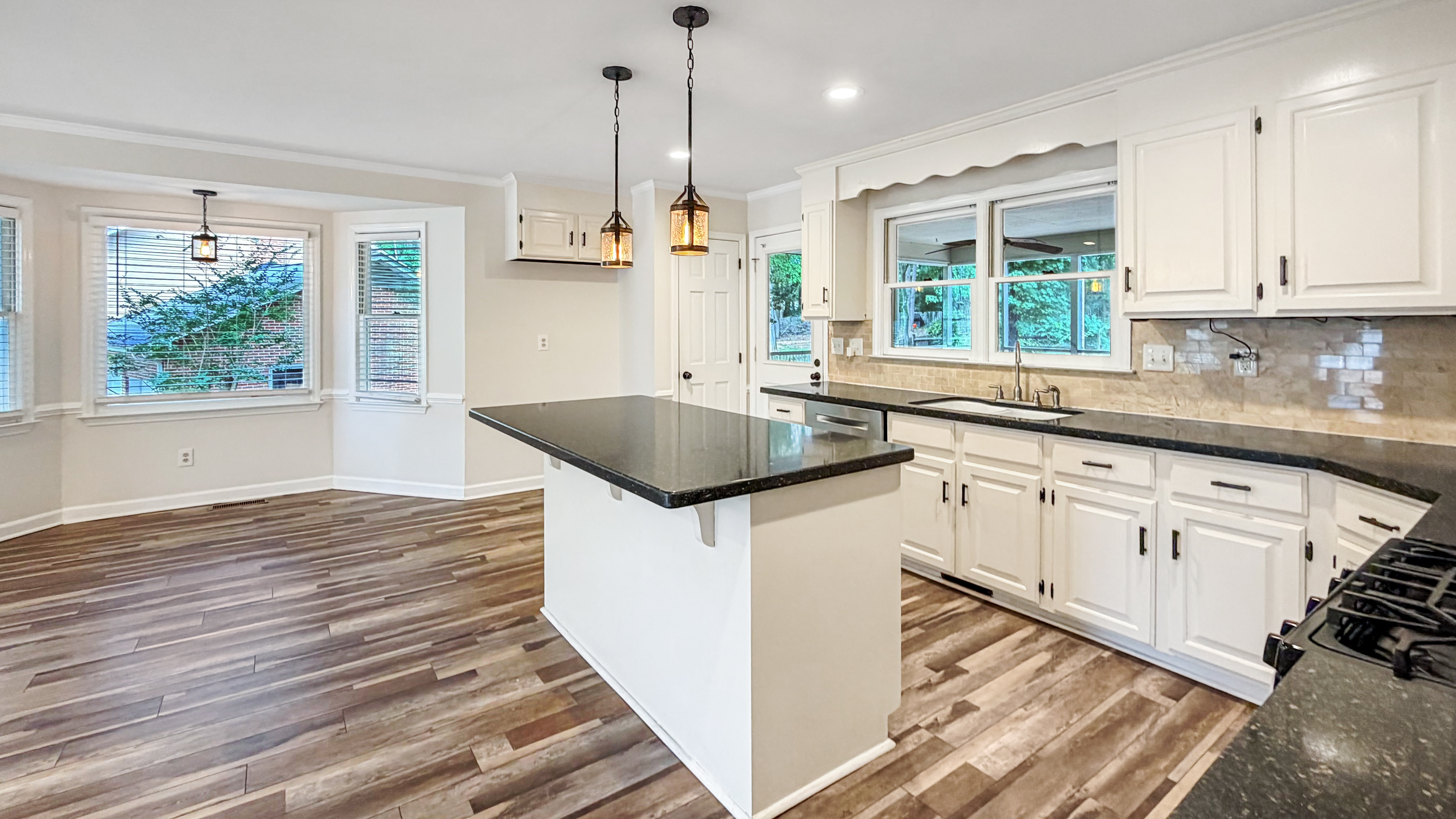 Photo 10 of 21 of 16539 Grapperhall Dr, Huntersville, NC