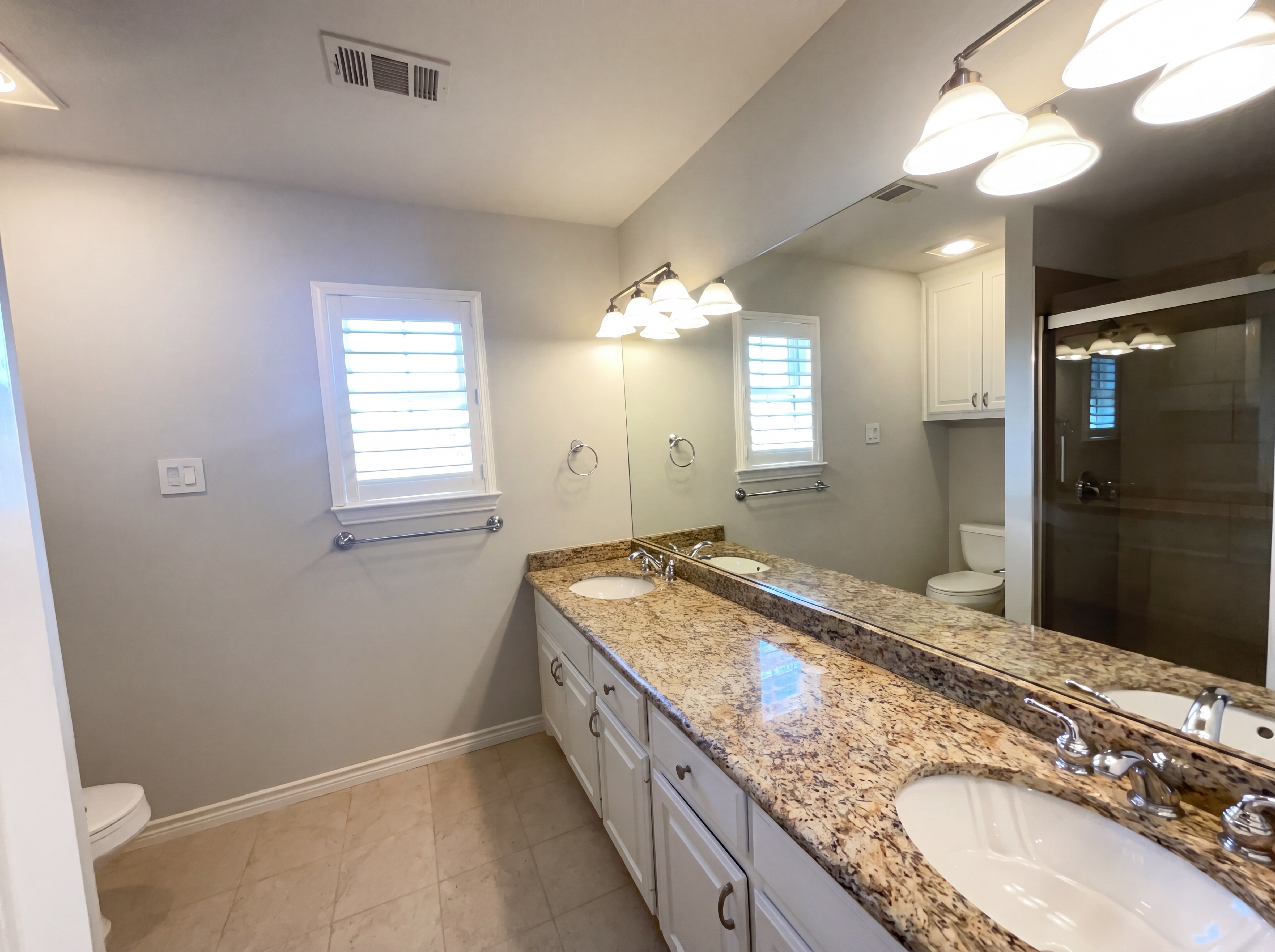 Photo 7 of 19 of 2400 Creekview Dr, Plano, TX