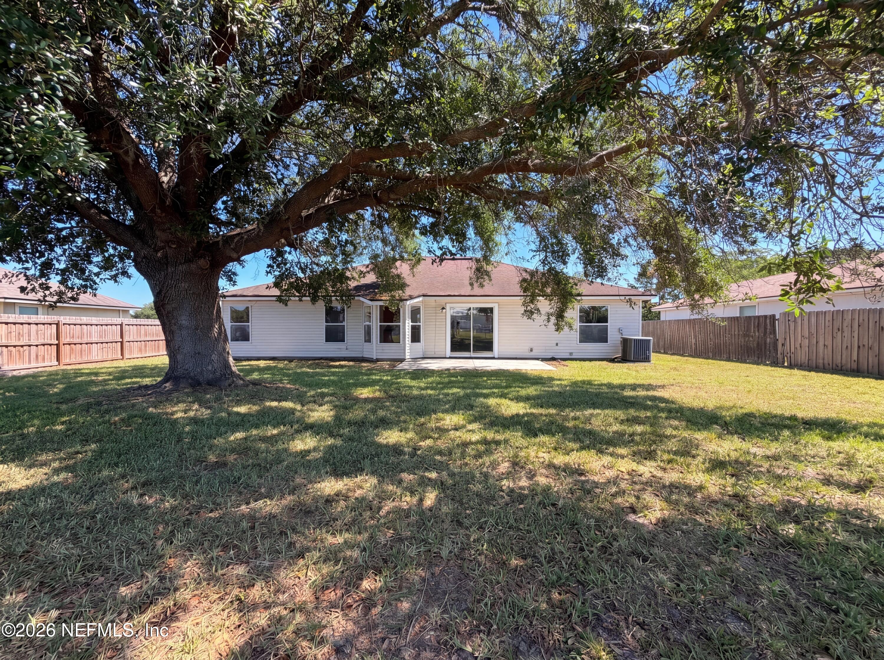 Photo 8 of 22 of 11424 Rolling River Blvd, Jacksonville, FL