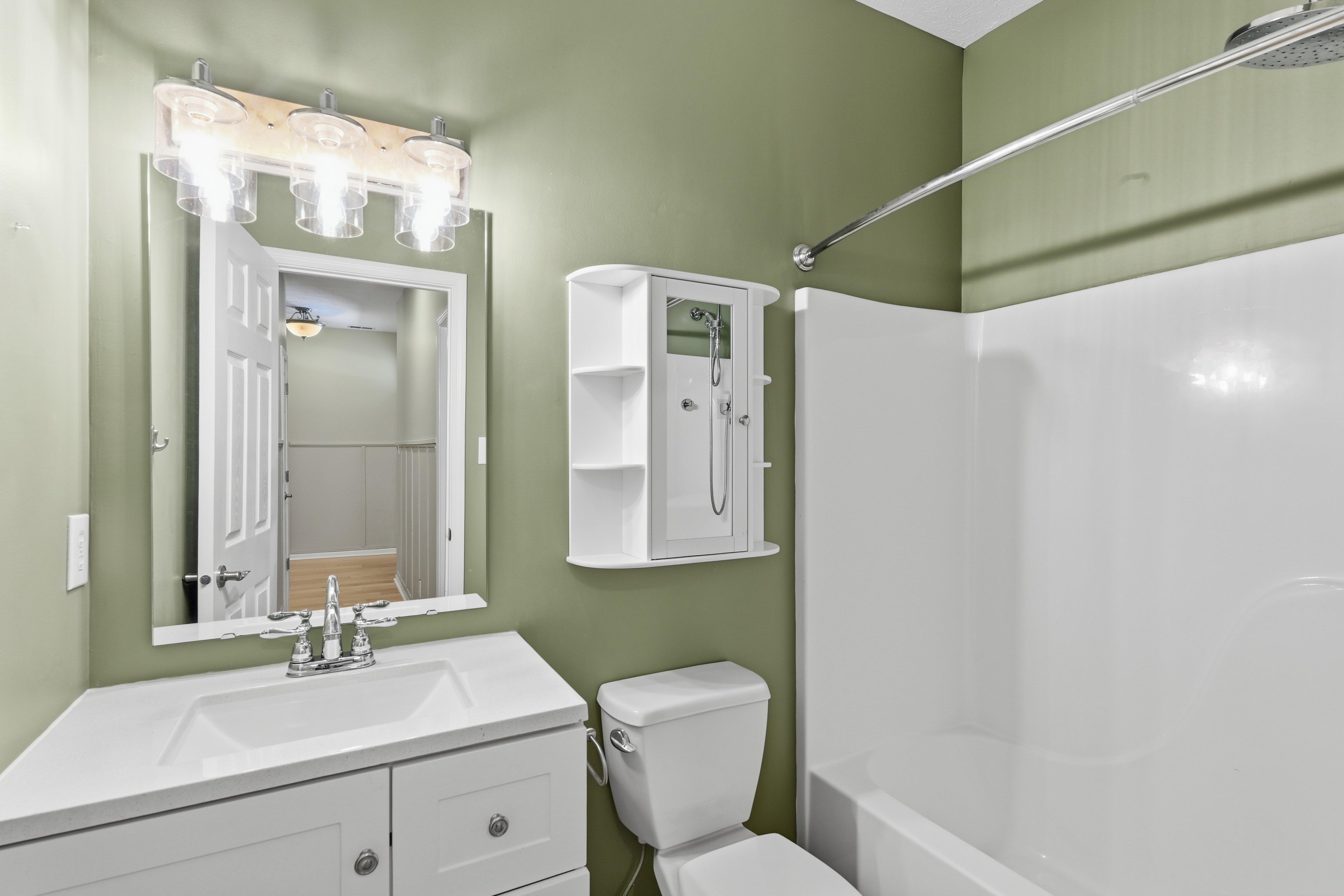Photo 5 of 27 of 8123 Little Circle Rd, Noblesville, IN