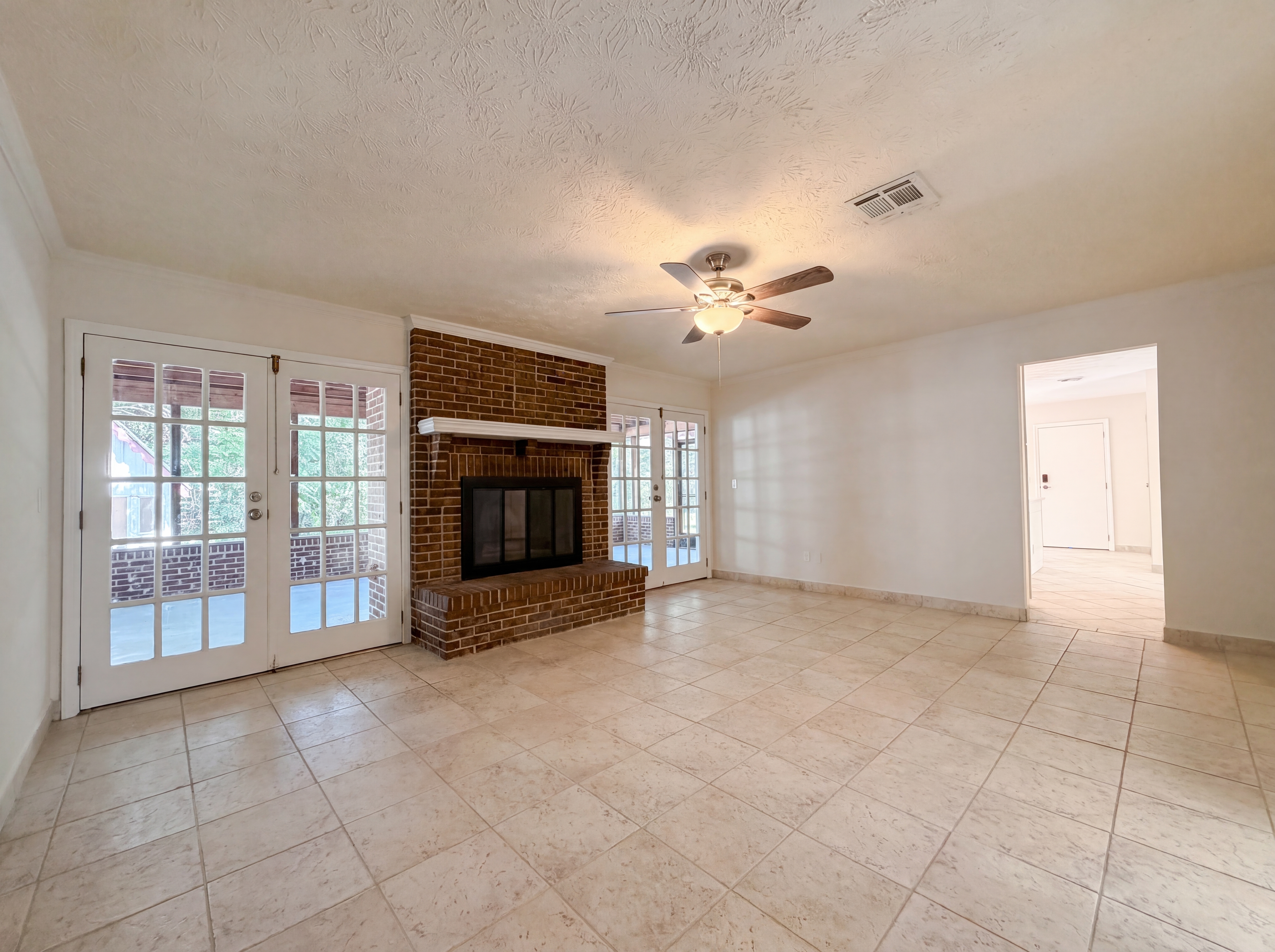 Photo 9 of 21 of 12555 Agatite Rd, Jacksonville, FL