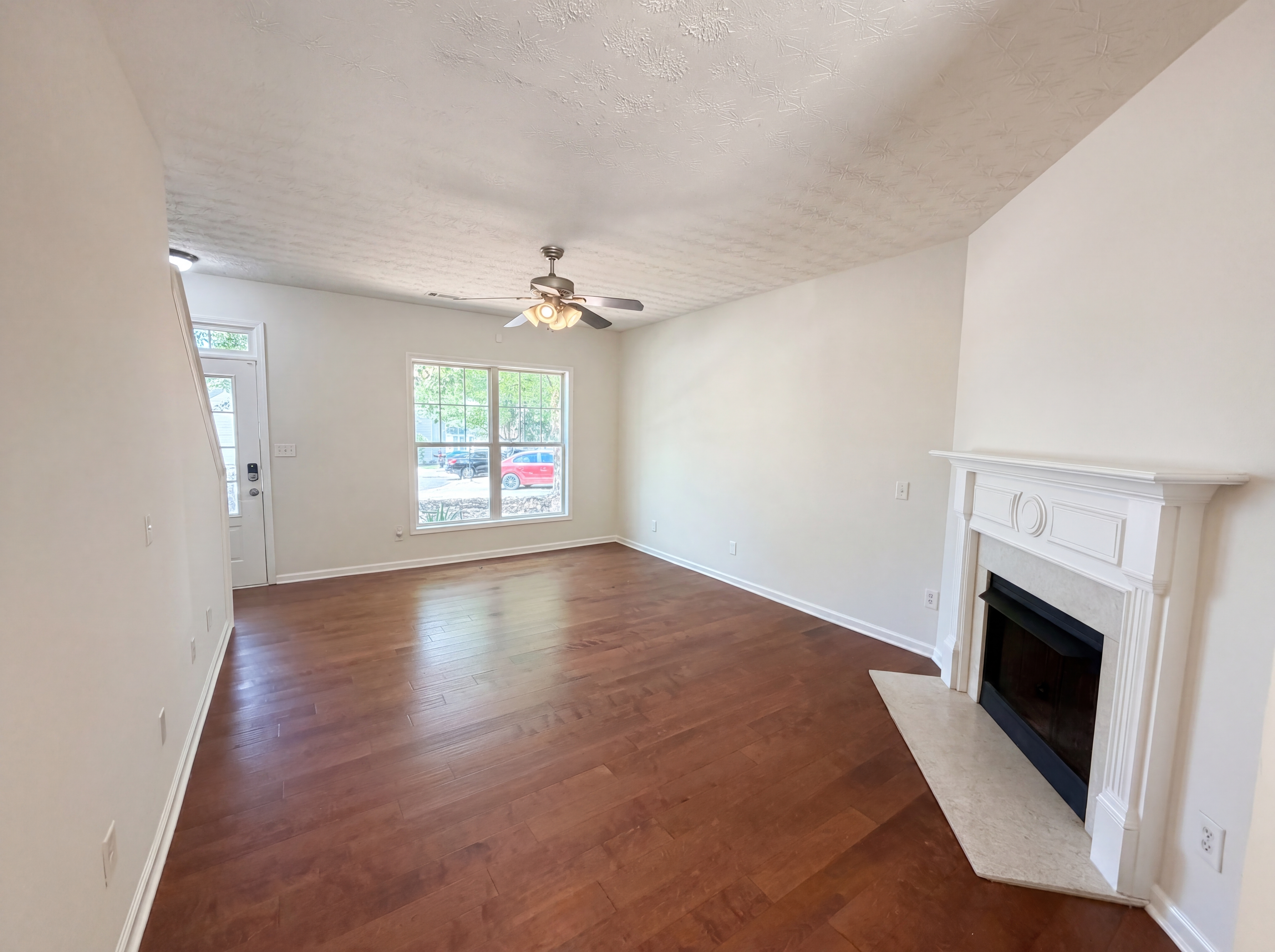 Photo 9 of 22 of 603 Marsh Lake Rd, Lawrenceville, GA