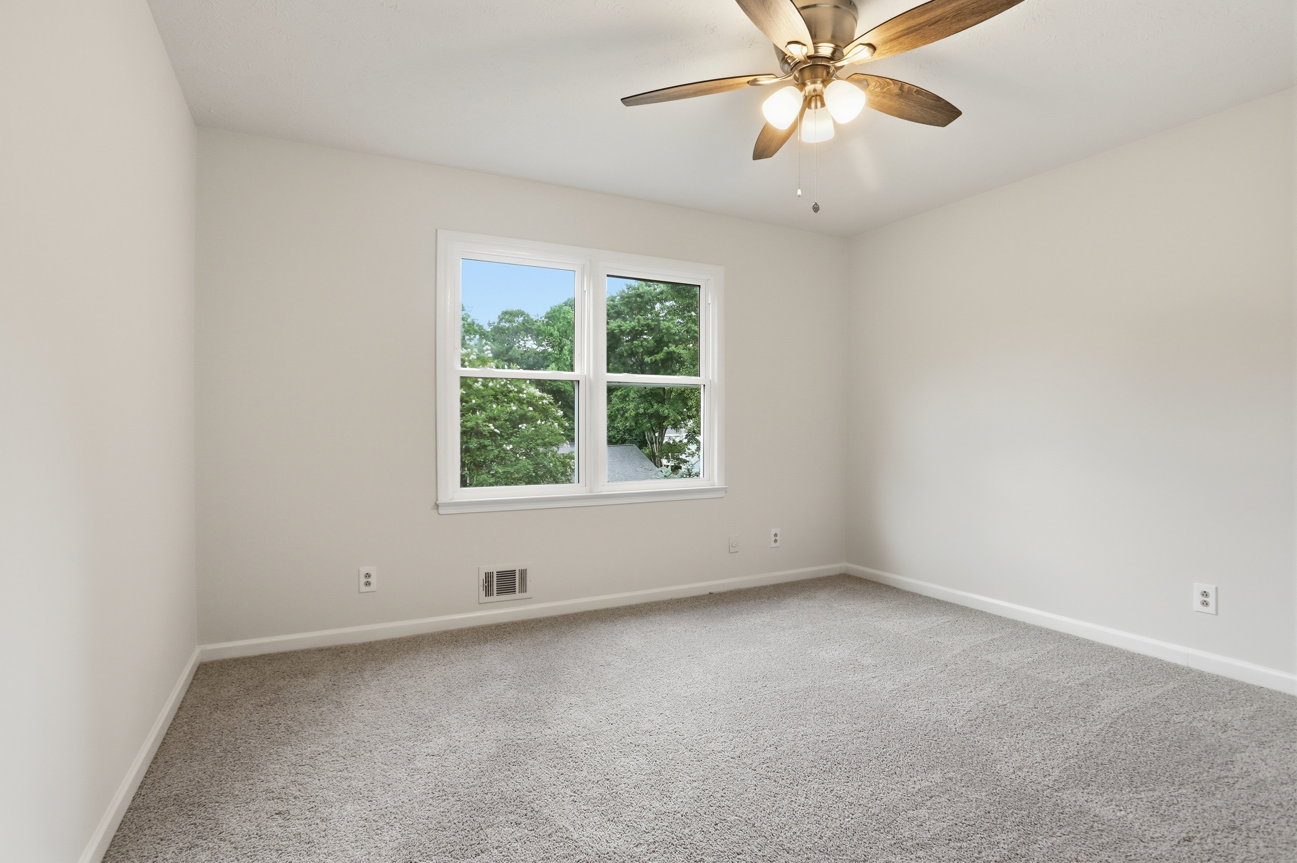 Photo 39 of 58 of 3839 Cotswold Dr , Lilburn, GA