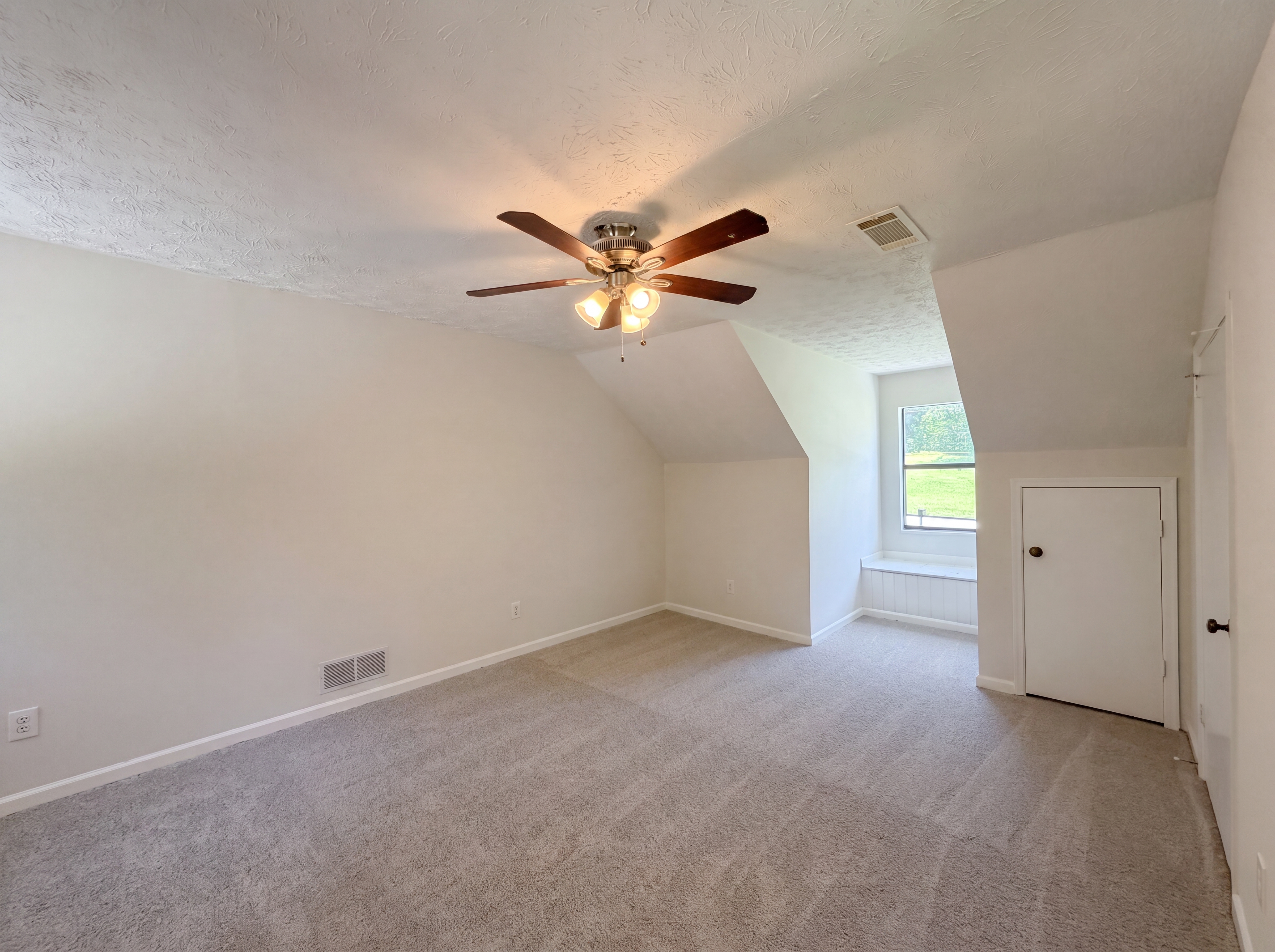 Photo 17 of 27 of 104 Belair Ln, Stockbridge, GA