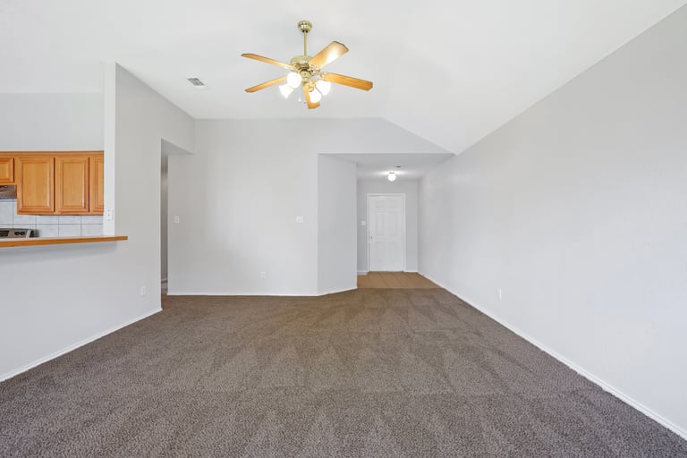 Photo 6 of 26 - 9812 Parkmere Dr, Fort Worth, TX 76108