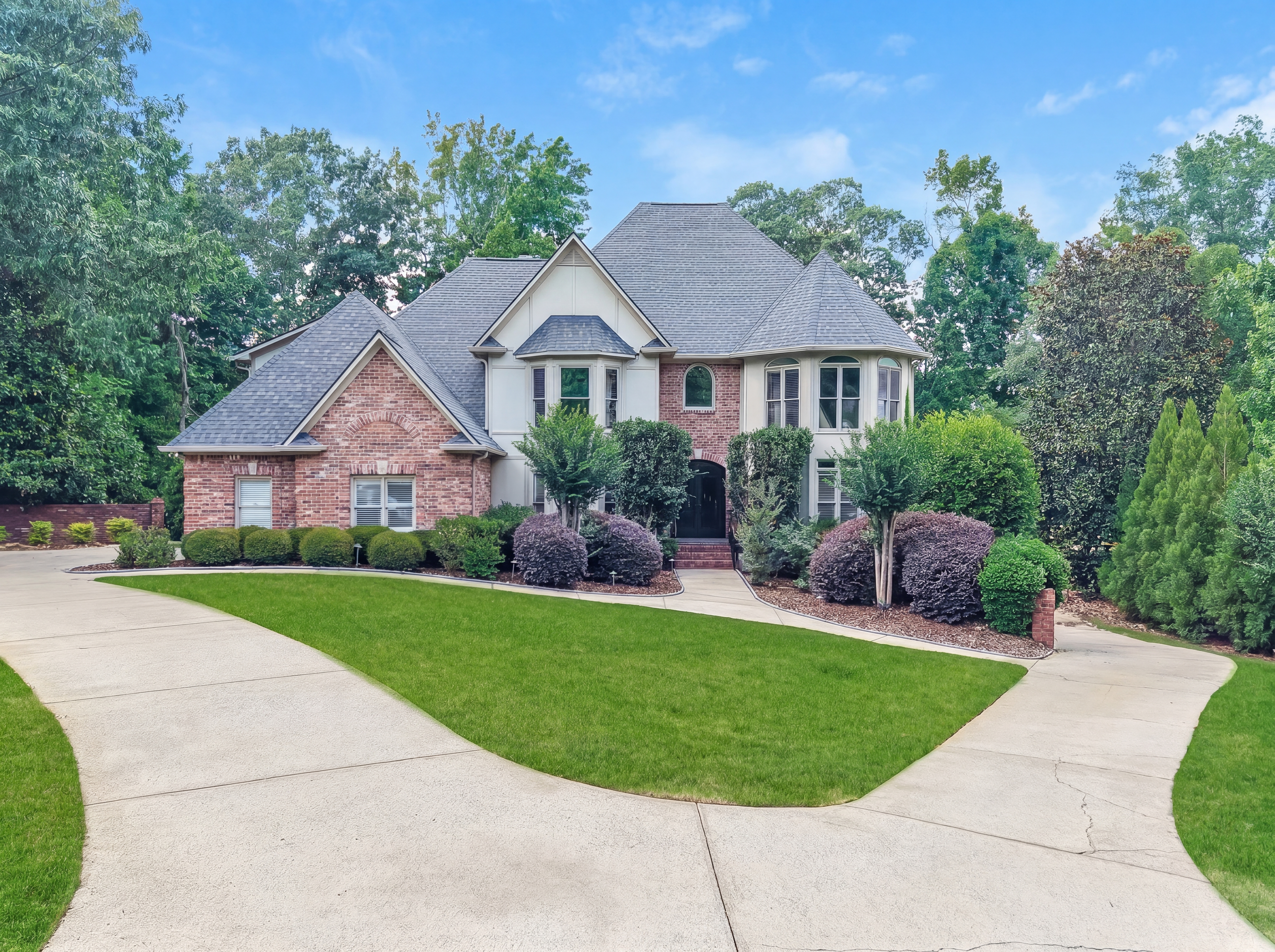 Photo 2 of 35 of 5064 Greystone Way, Hoover, AL