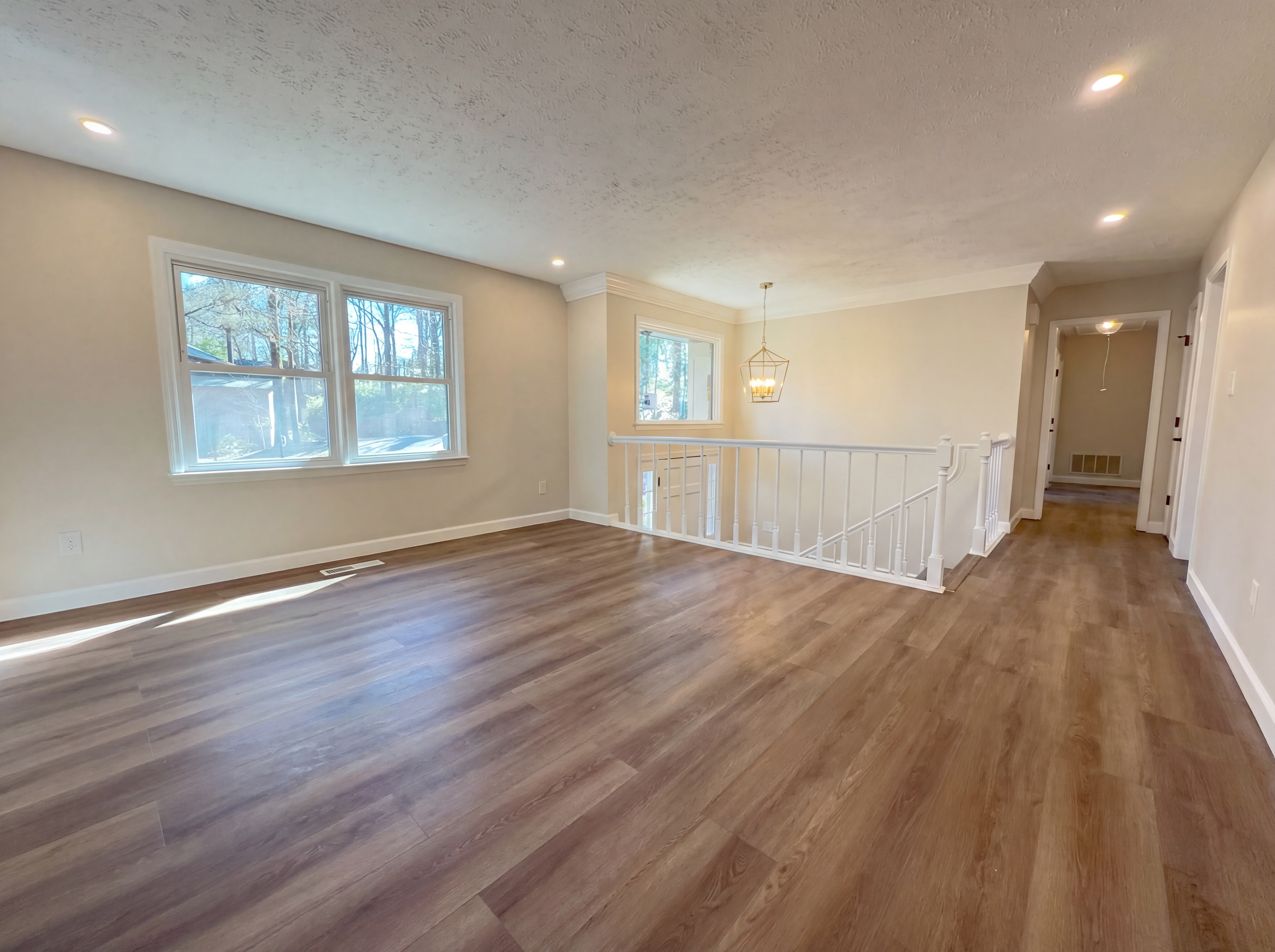 Photo 7 of 23 of 5048 Kerry Downs Rd, Hoover, AL