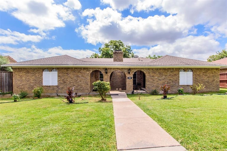1302 Pecan Valley Dr, Garland, TX 75043 Opendoor