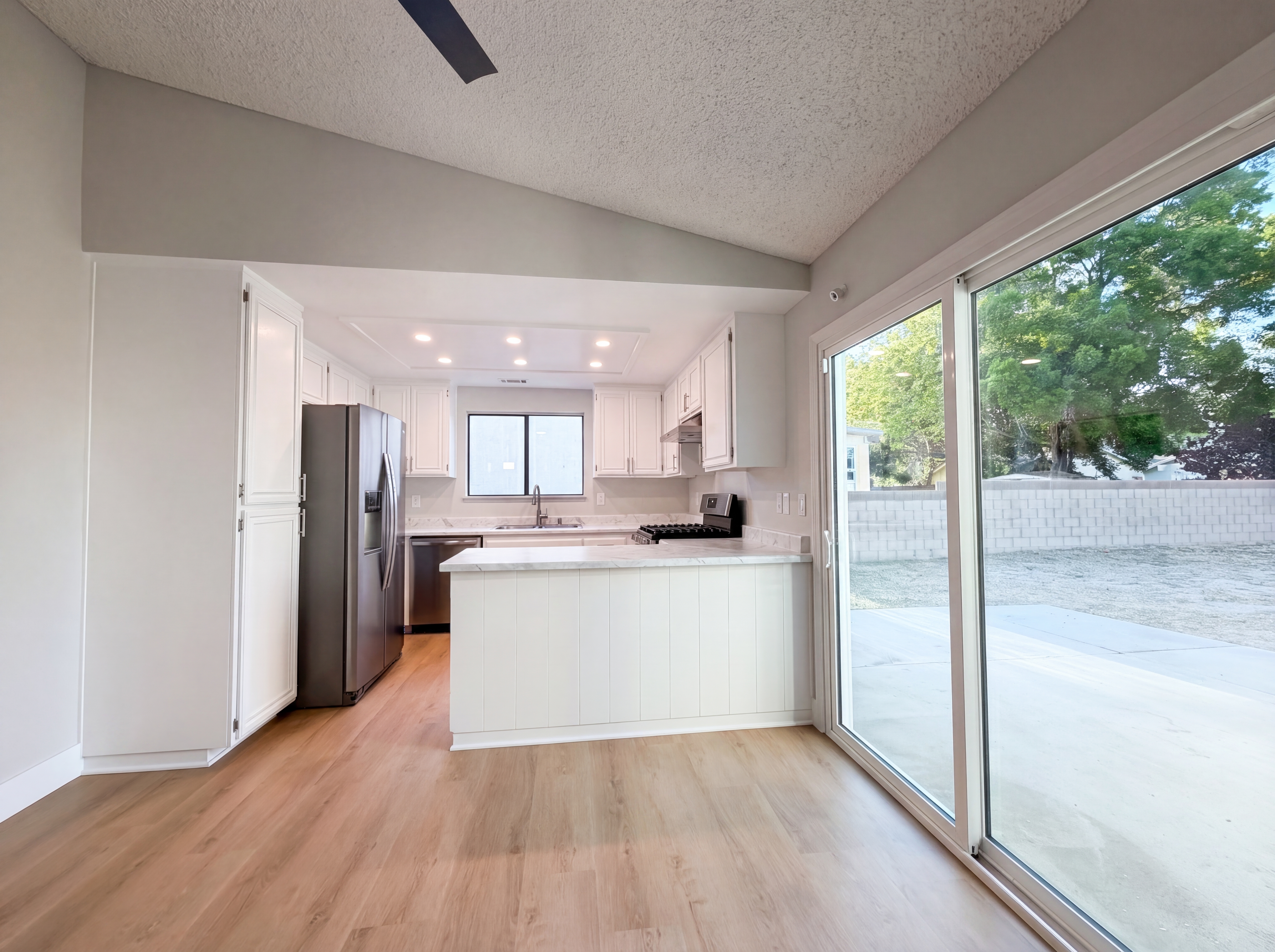 Photo 8 of 23 of 2553 E Avenue J4, Lancaster, CA