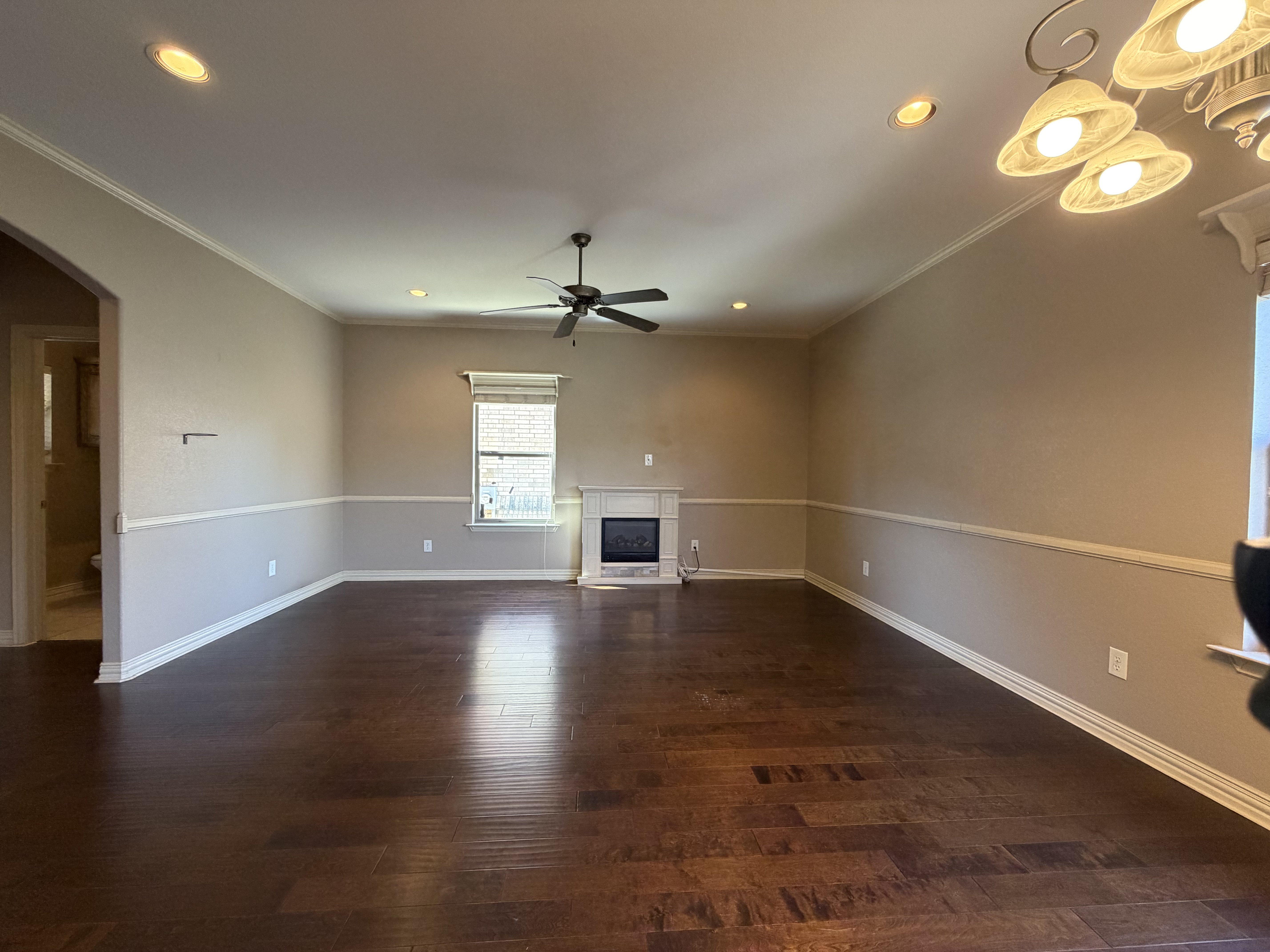 Photo 4 of 20 of 5107 Chesterfield Pl, Arlington, TX