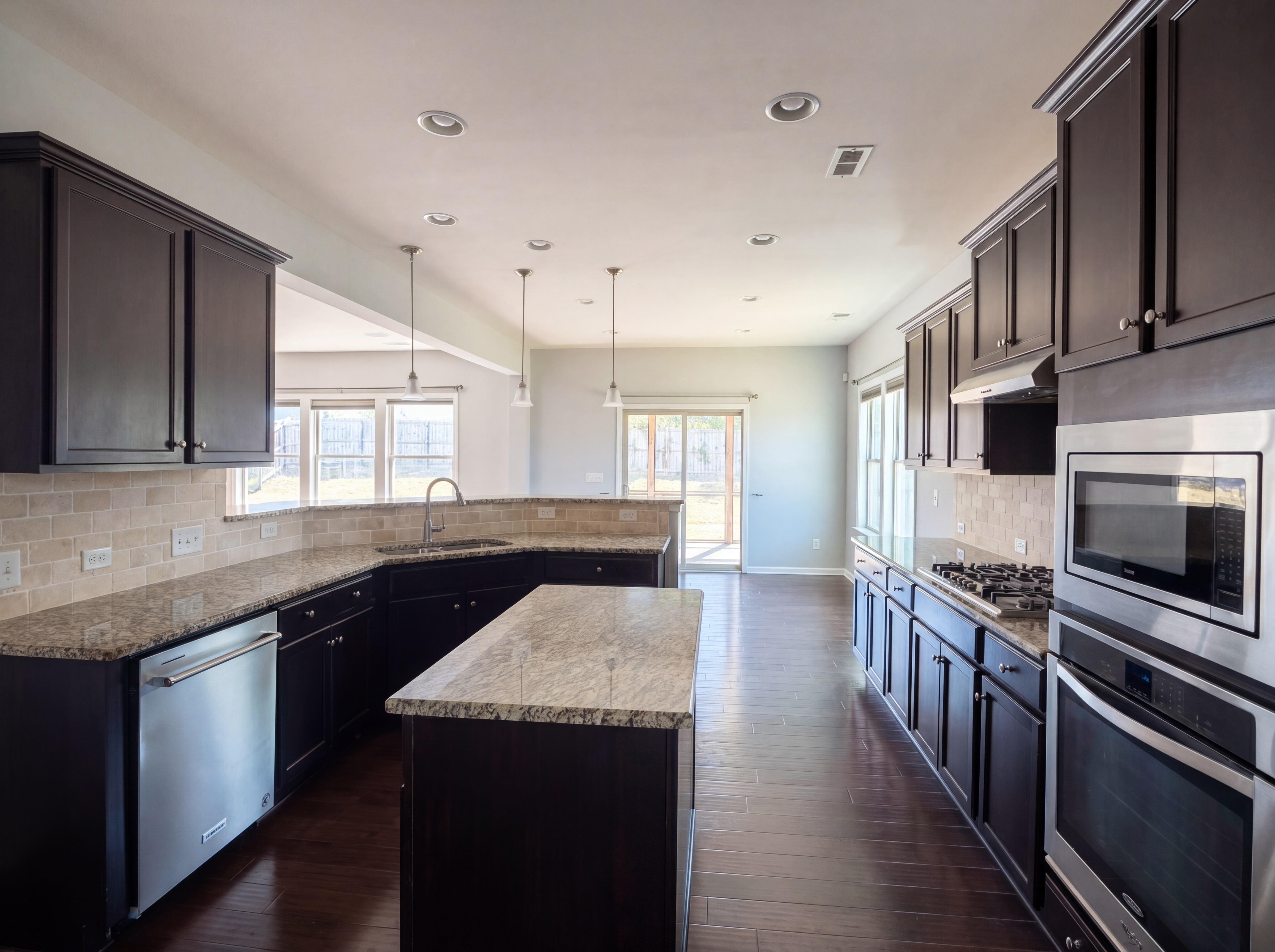 Photo 7 of 23 of 1305 Ivey Grove Ct, Fuquay Varina, NC