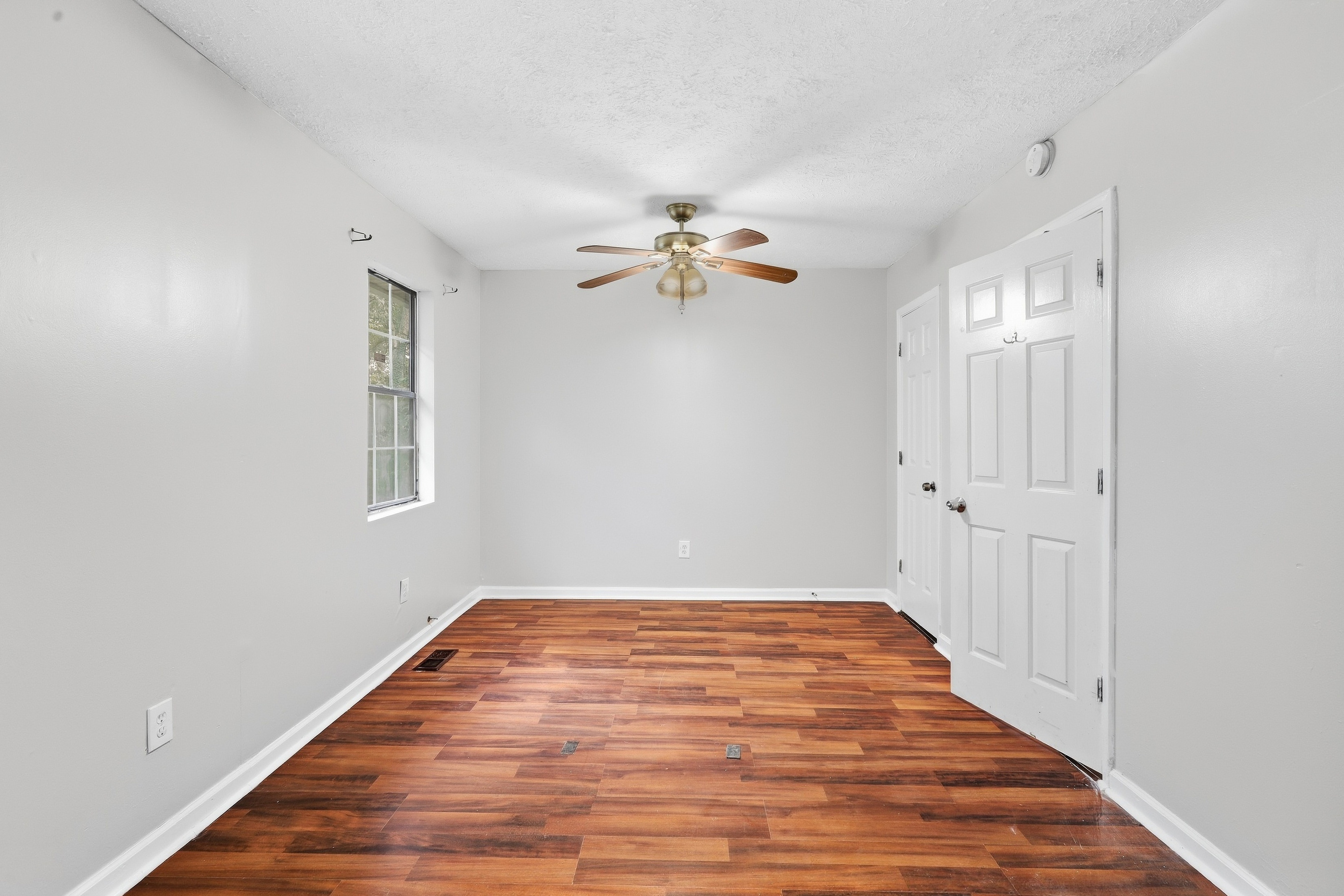 Photo 11 of 24 of 6977 Flagstone Dr, Austell, GA