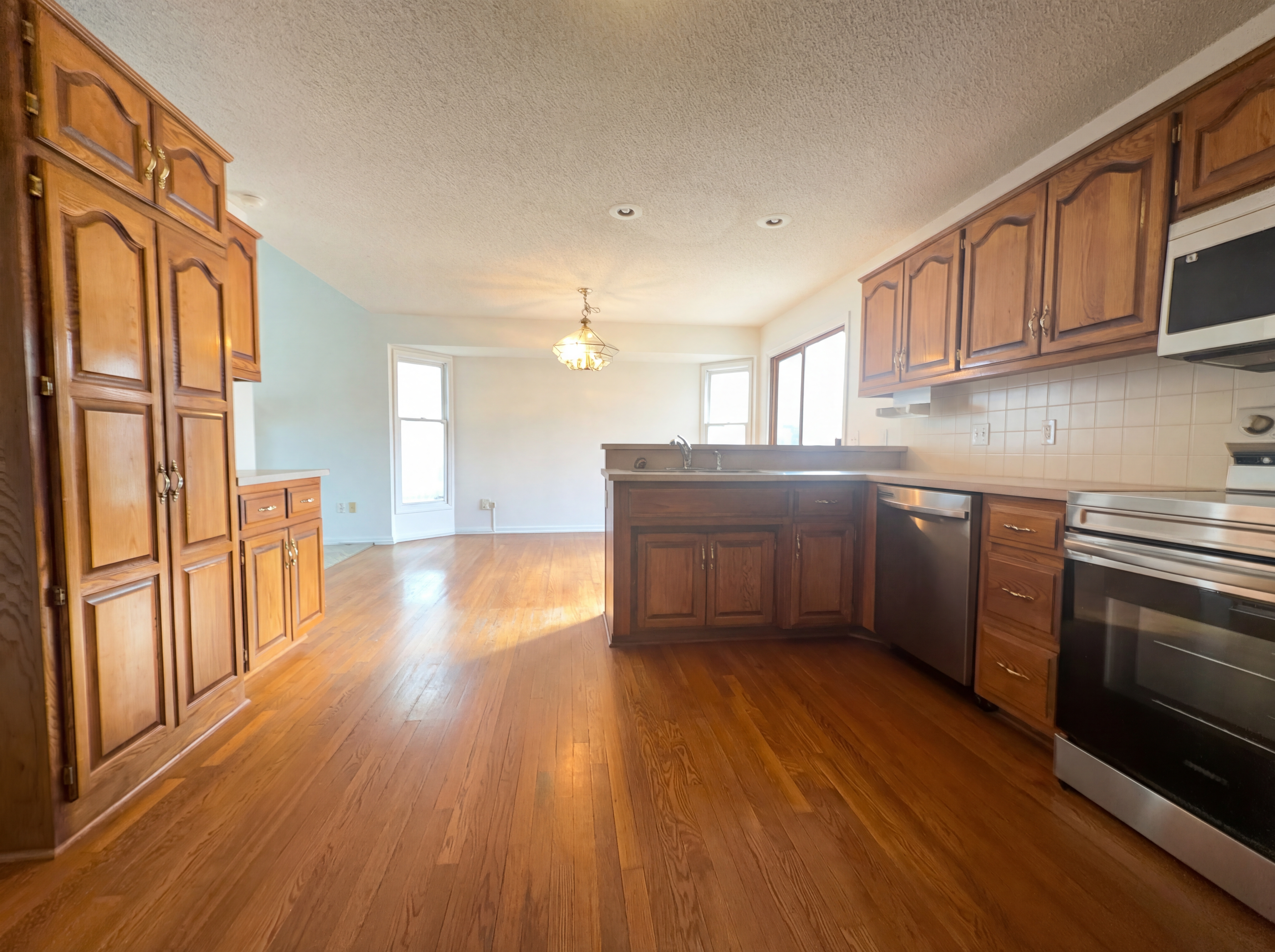 Photo 2 of 27 of 14110 Lora St, Smithville, MO