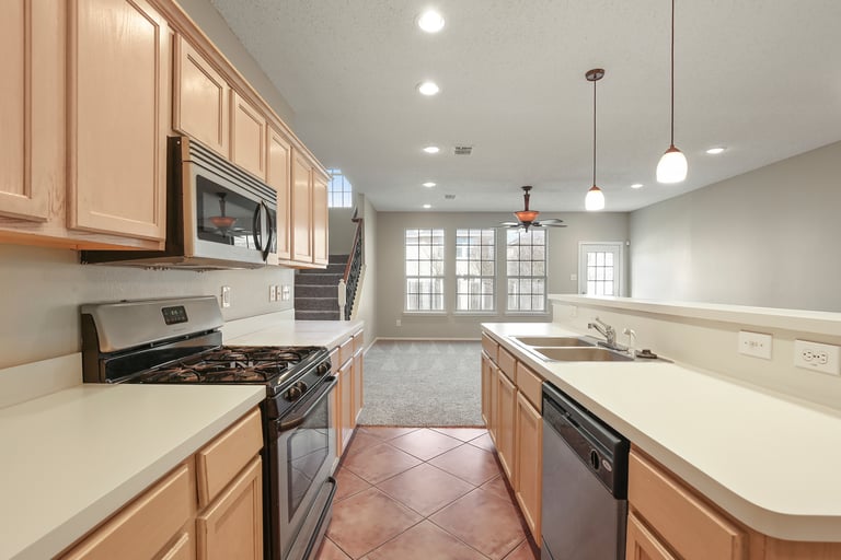 Photo 16 of 32 - 3553 Sedona Dr, Grand Prairie, TX 75052