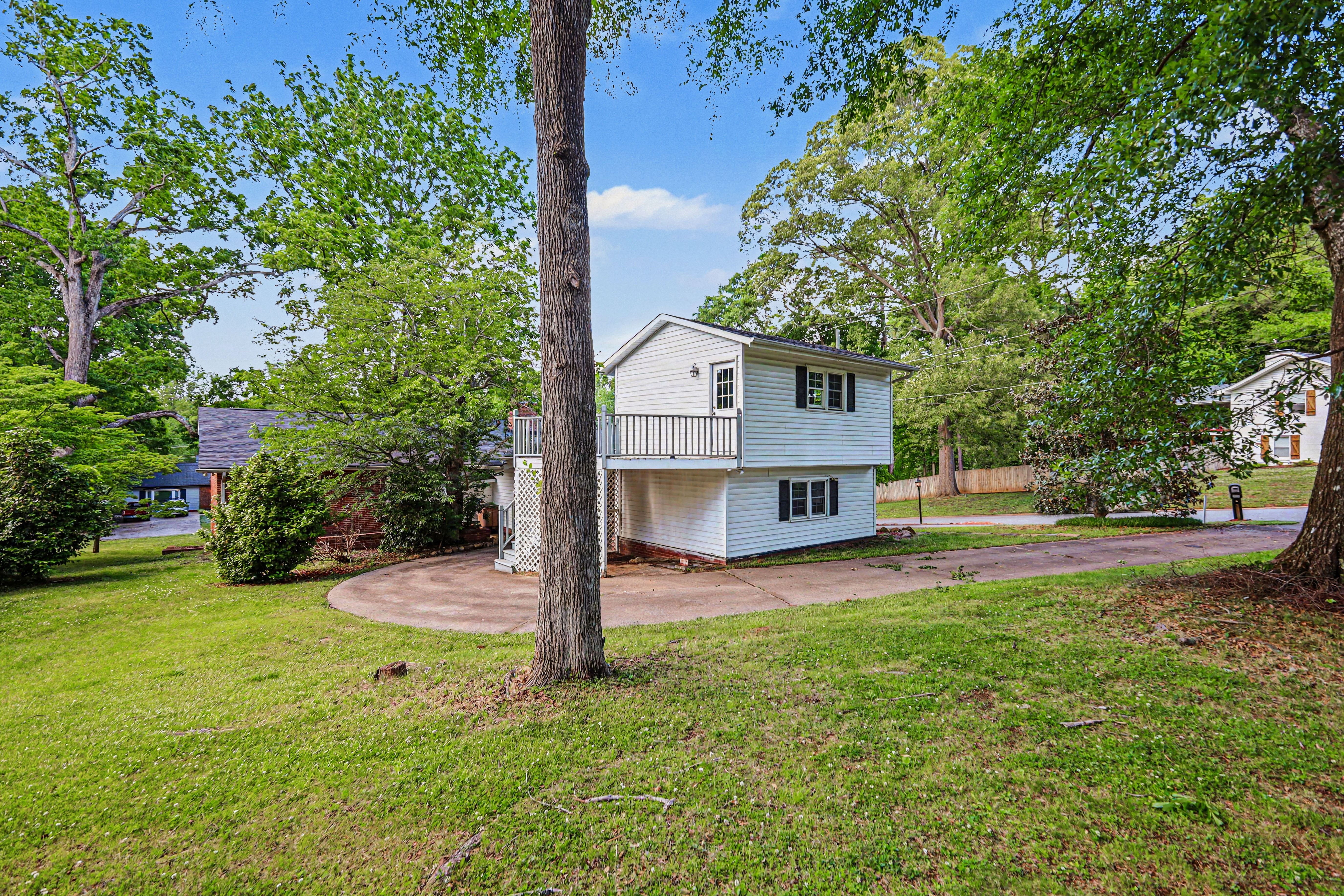 Photo 5 of 23 of 211 Windsor Dr, Shelby, NC