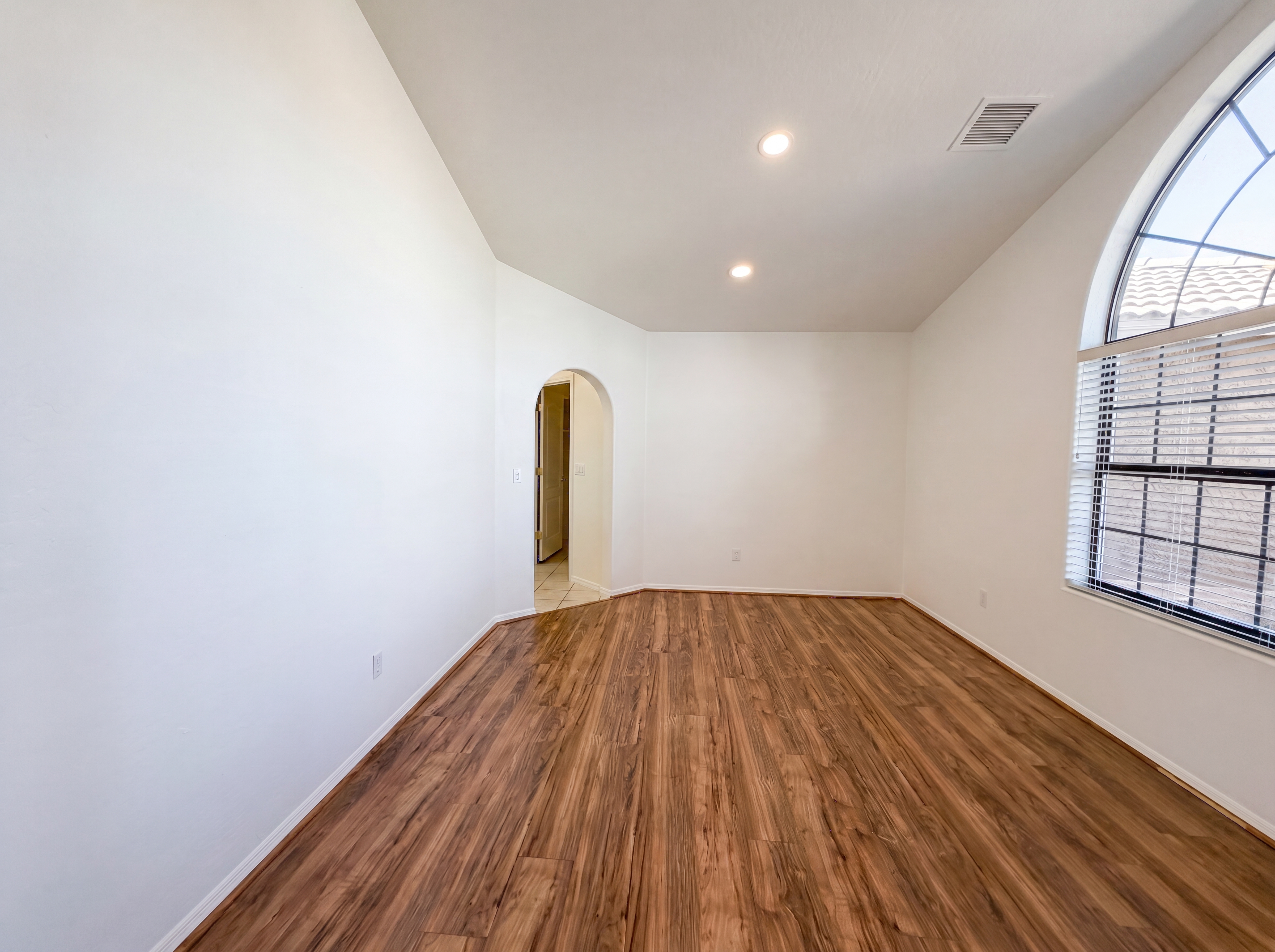 Photo 11 of 25 of 1207 E Clearview Dr, Casa Grande, AZ