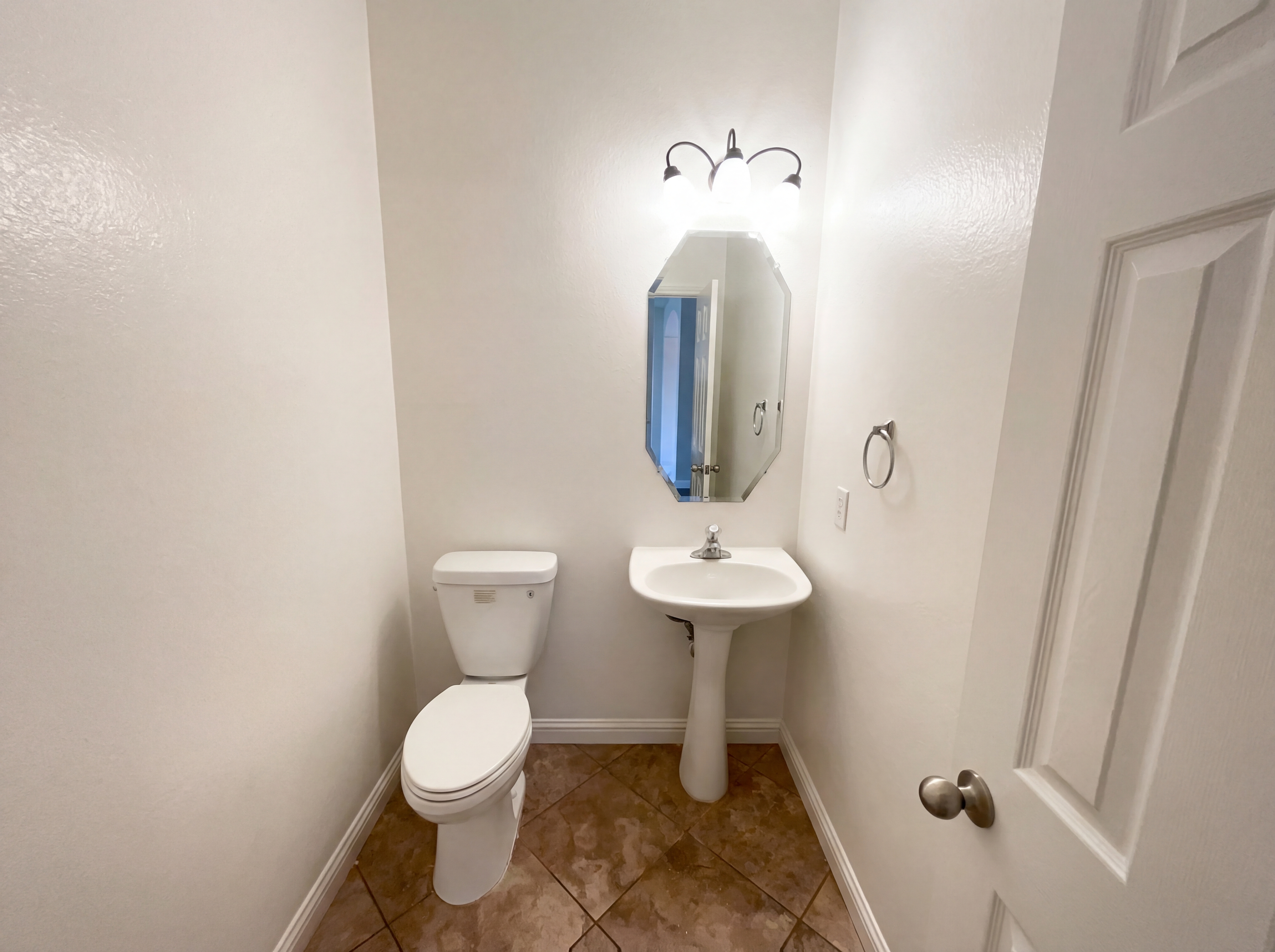 Photo 12 of 26 of 128 Inman Dr, Hutto, TX